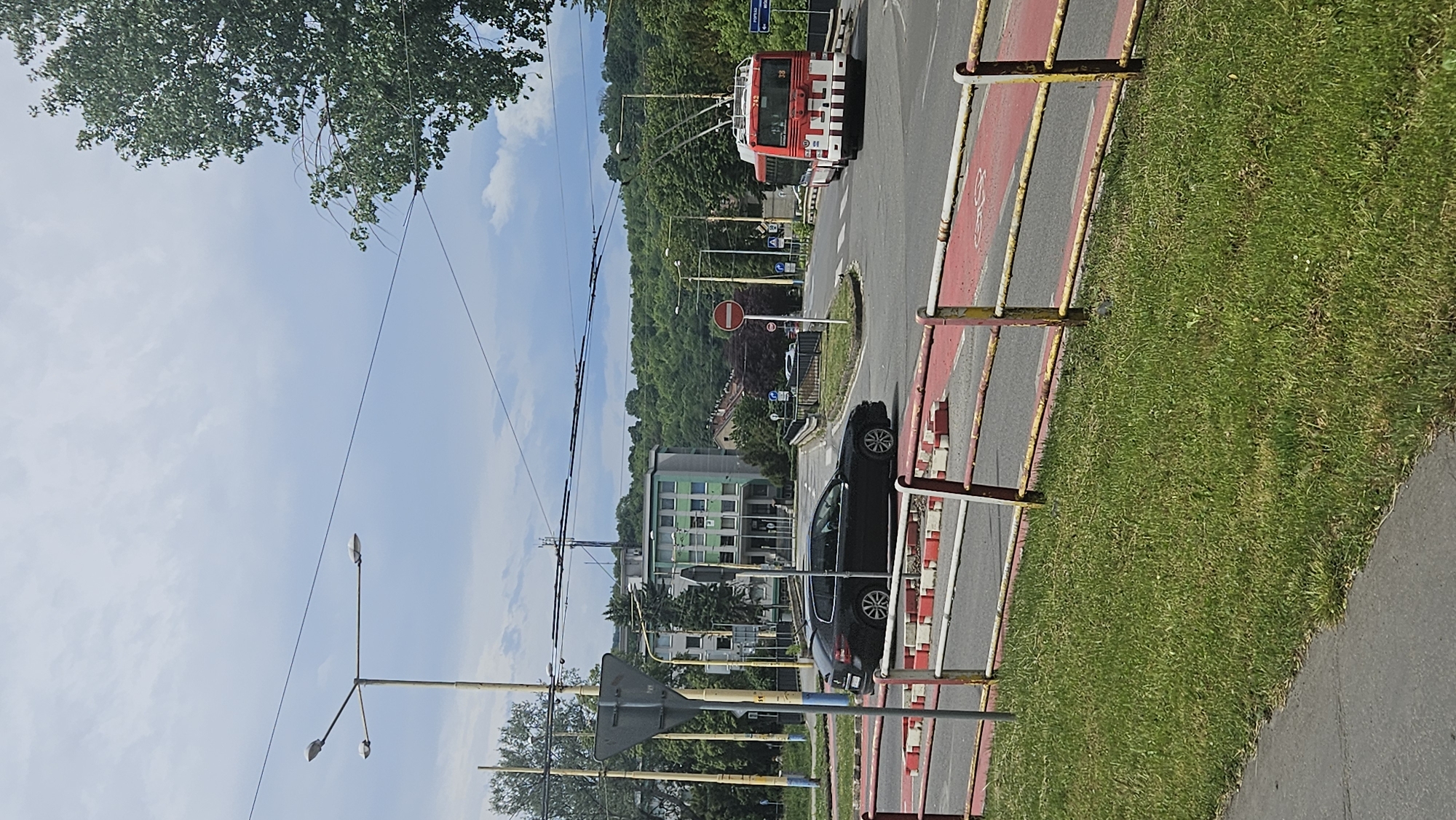 Morning street scenes and murals documented in Prešov, Slovakia