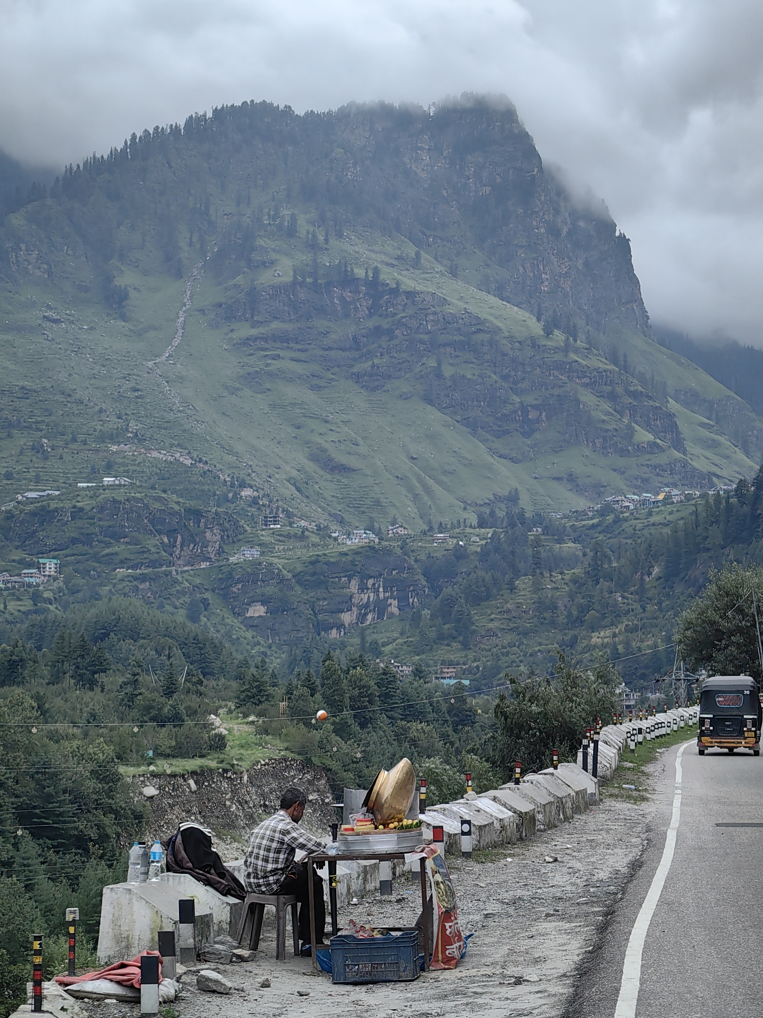 Quiet morning scenes across a misty Himachal Pradesh valley