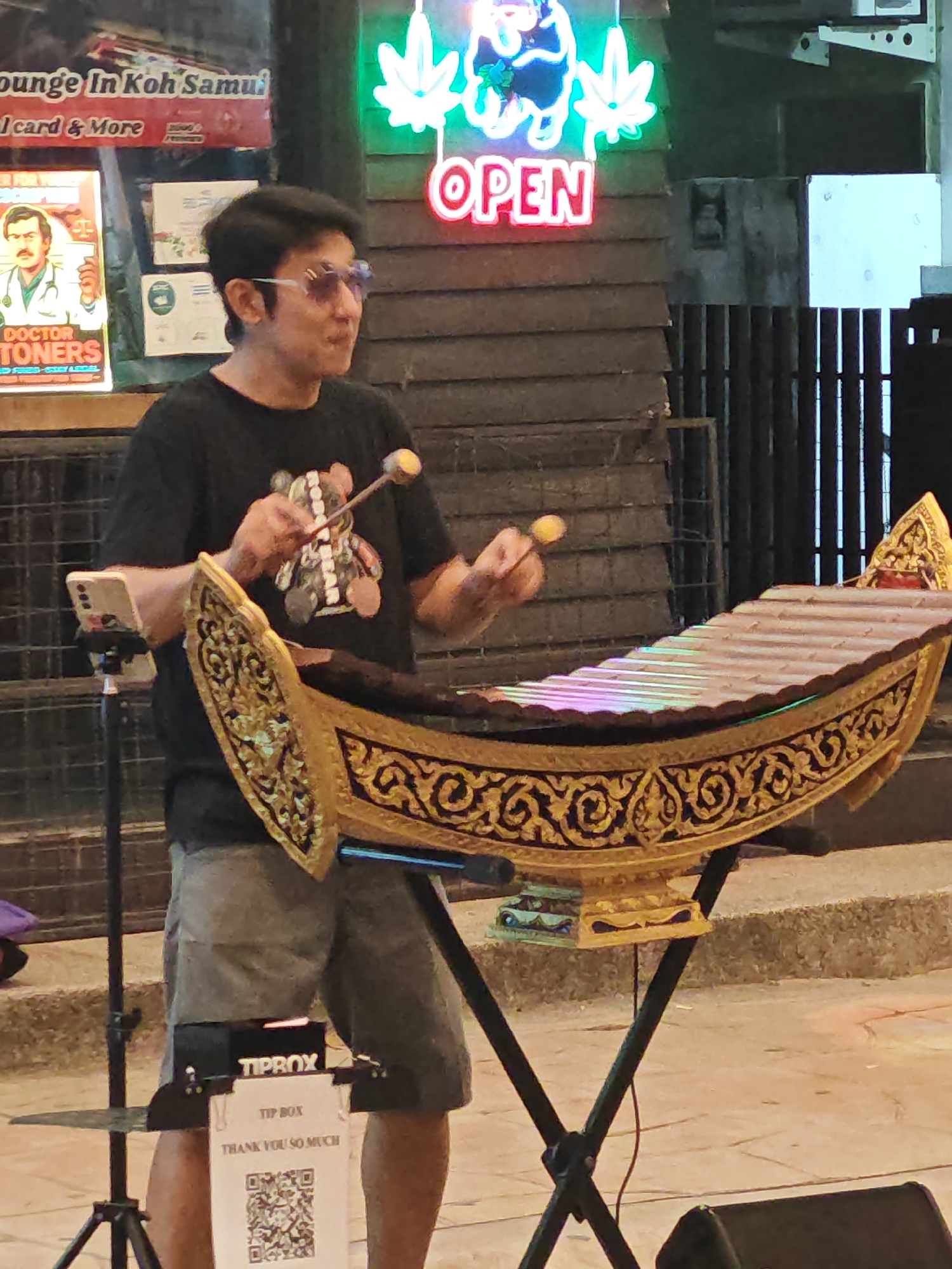 Evening relaxation and live music in Baan Bo Phut, Koh Samui
