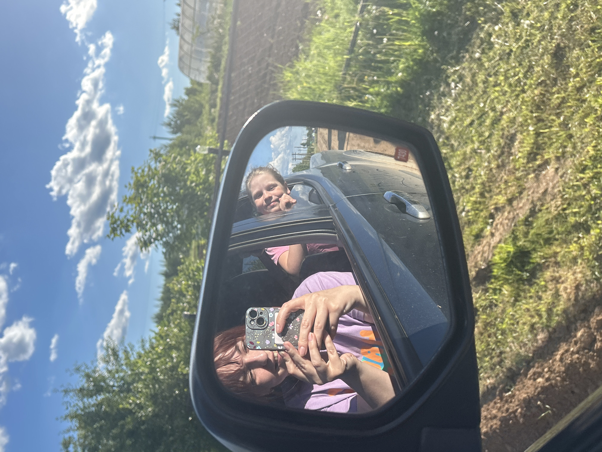 Everyday moments captured in Фоки: car travel, child with kitten