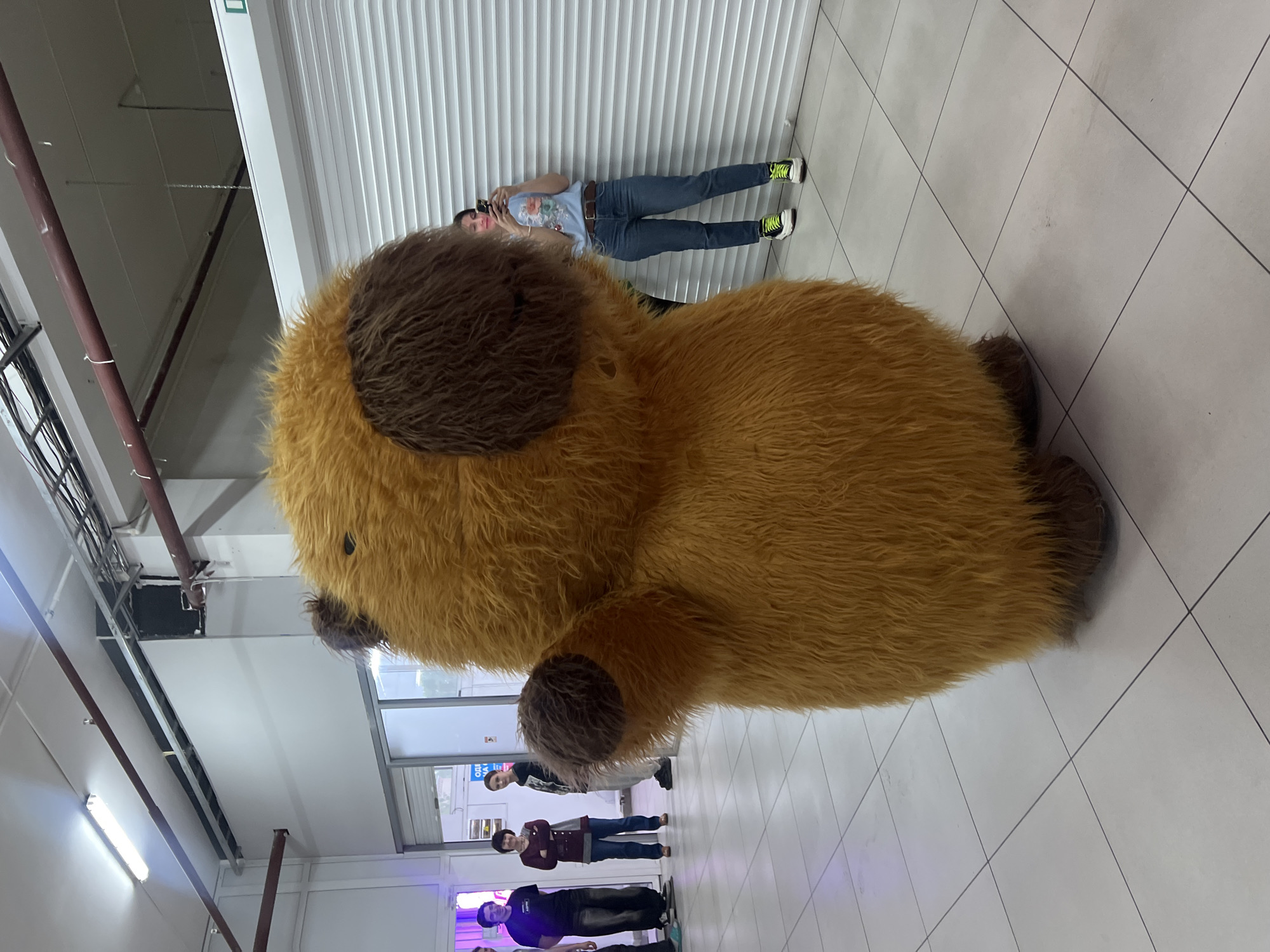 Mascot entertains children at indoor VR entertainment venue