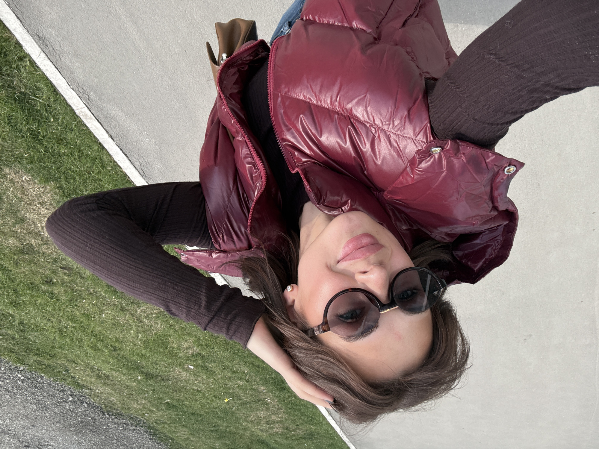 Woman in maroon vest spotted on Perm sidewalk