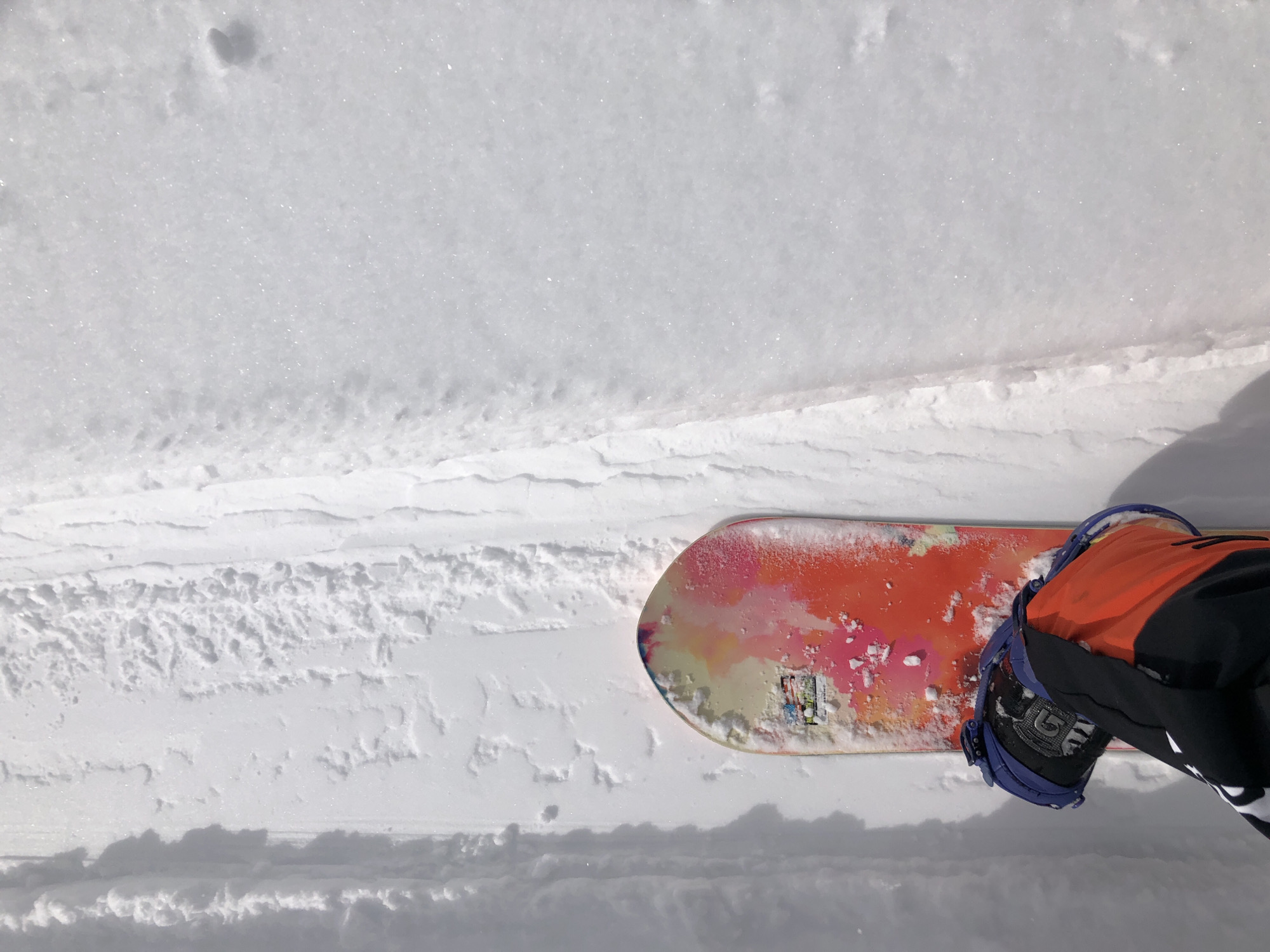 Snowboarder spotted on snowy Russian slopes with fresh tracks