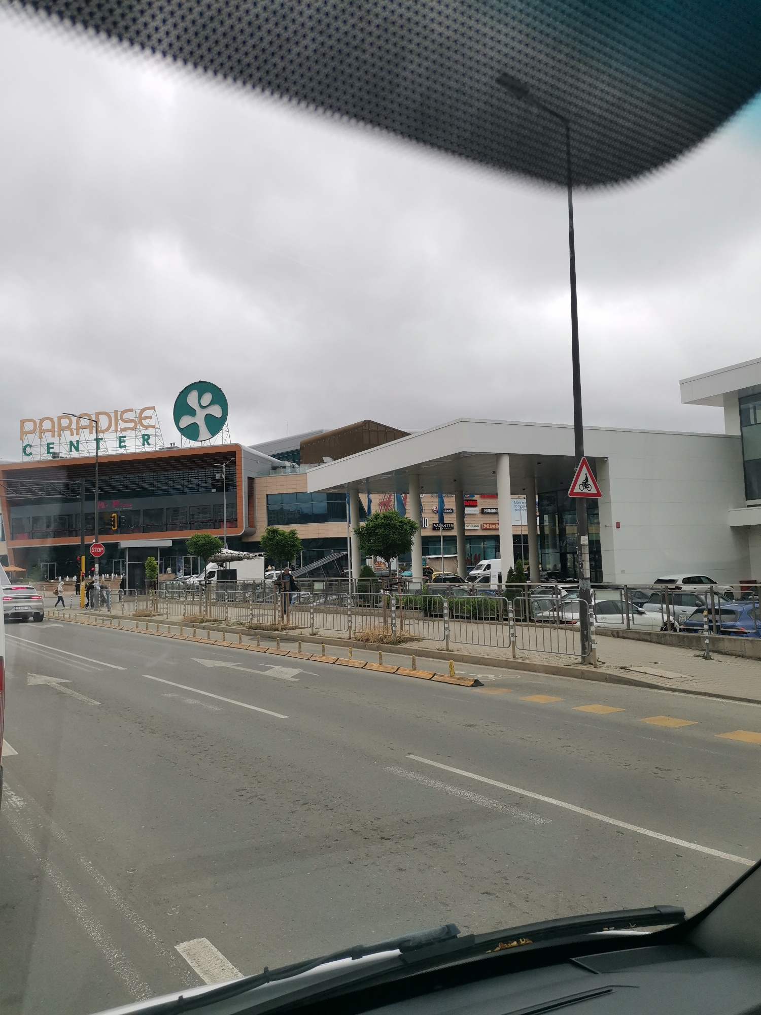 Morning street scenes documented around Sofia's Paradise Center mall