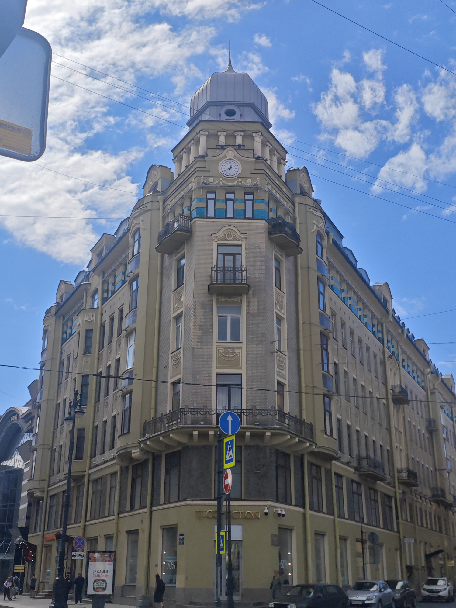 Saint Petersburg street corner and market square, July morning