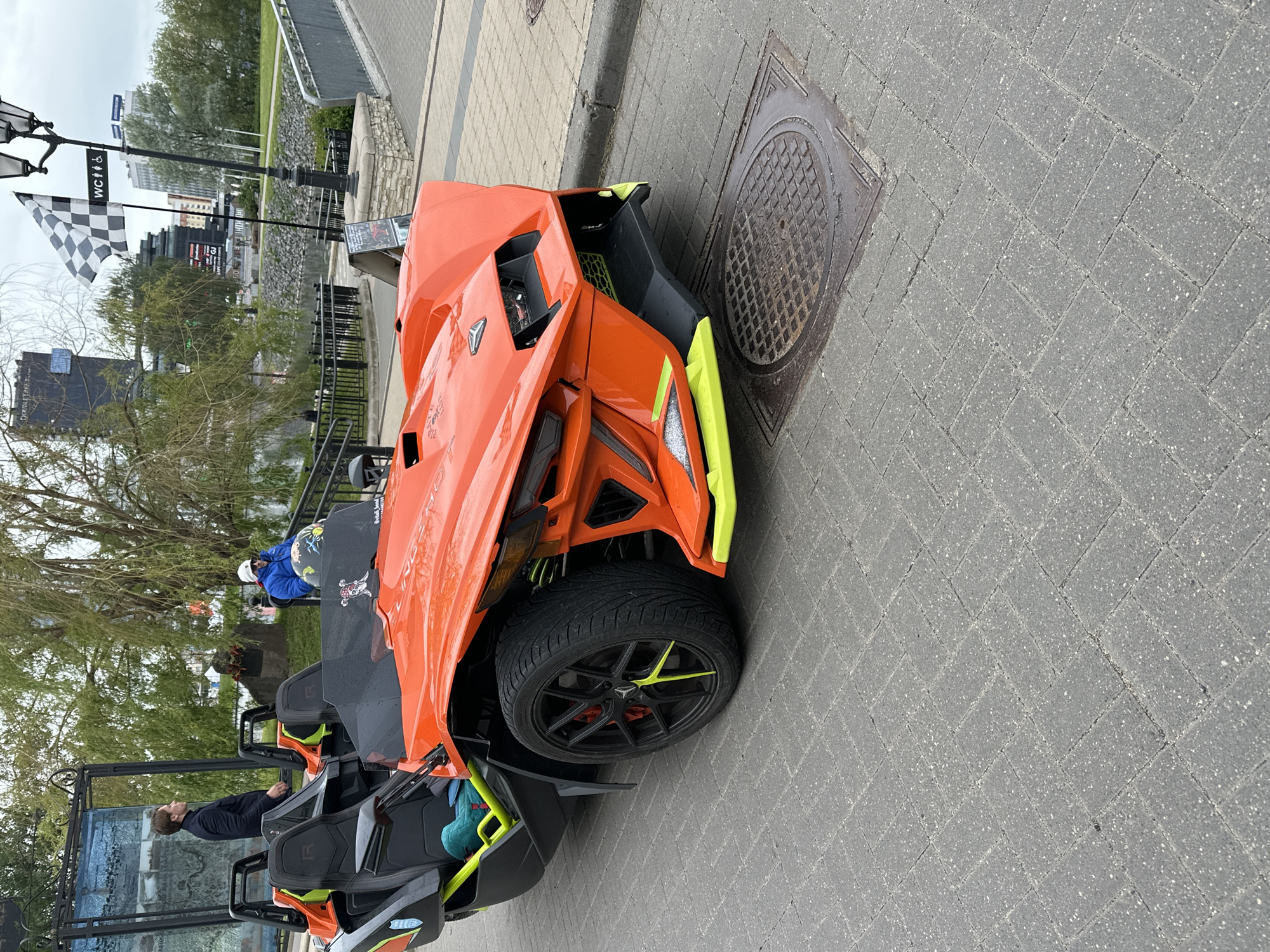 Polaris Slingshot vehicles spotted in downtown Minsk near landmarks