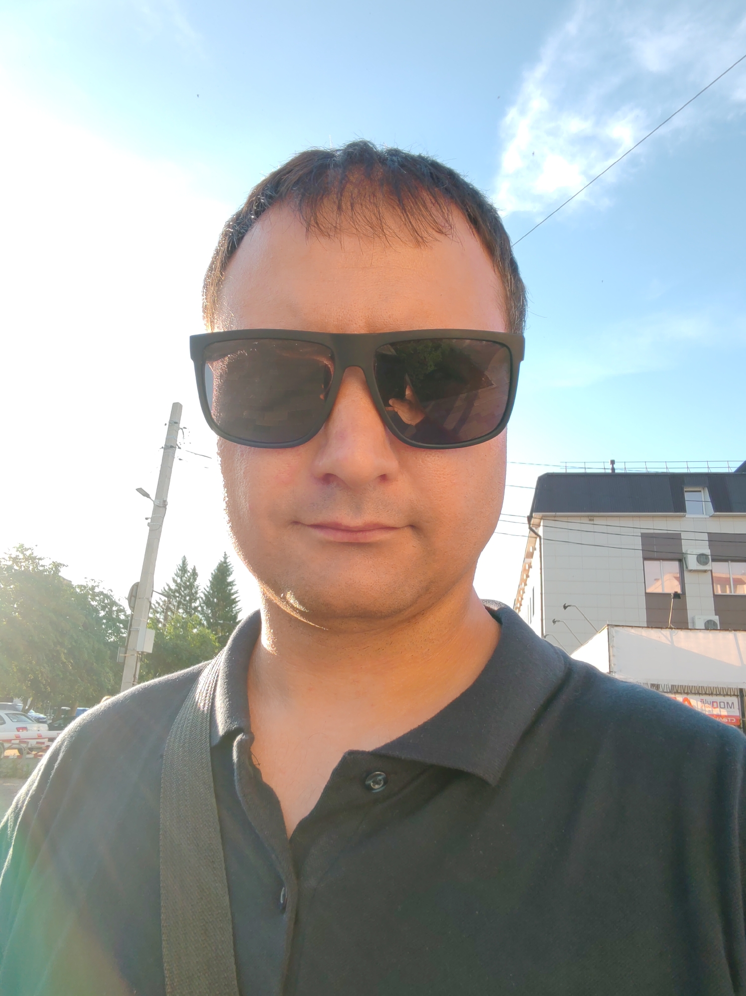 Afternoon at an urban fountain with selfies and street scenes.