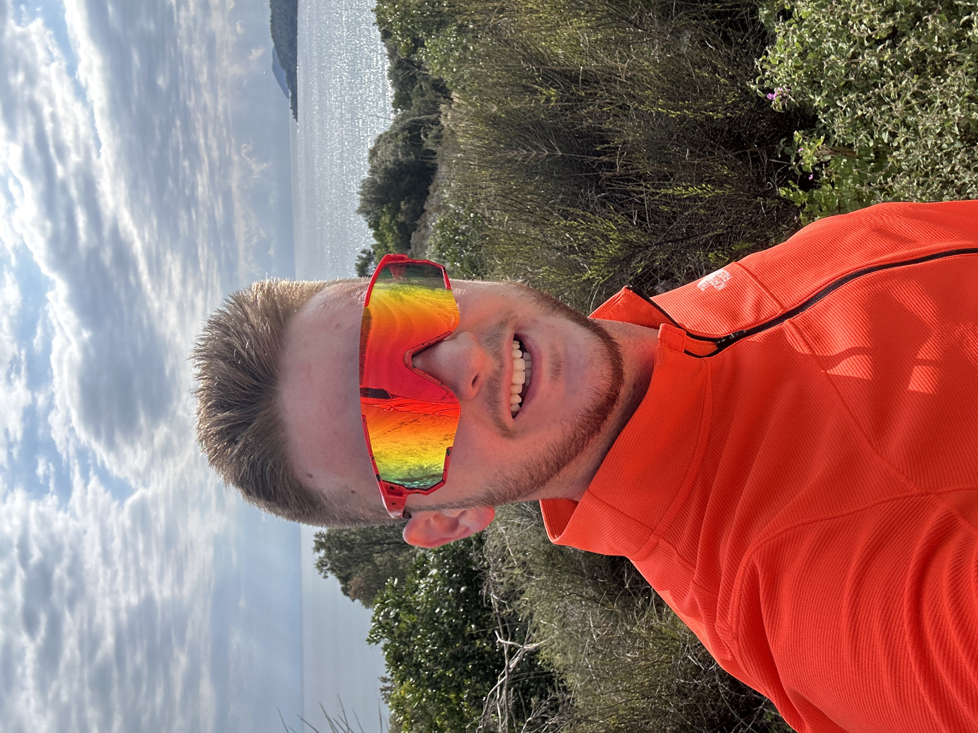 Man takes selfie at Greek seaside in Ολυμπιάδα