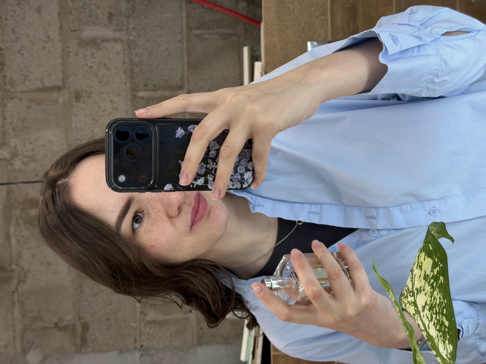 Woman takes bathroom selfies in early morning Chaikovsky session
