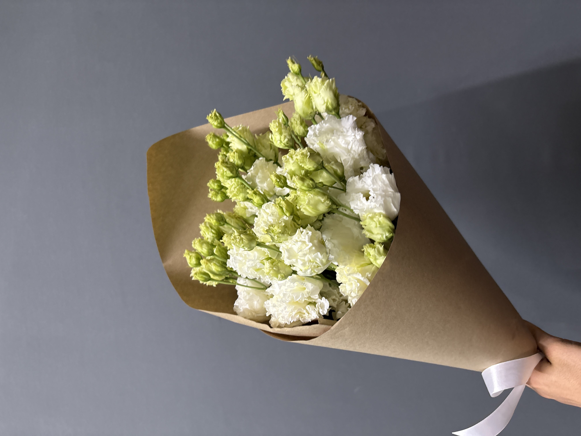Flowers, kvass, and a speaker — a Moscow afternoon in objects