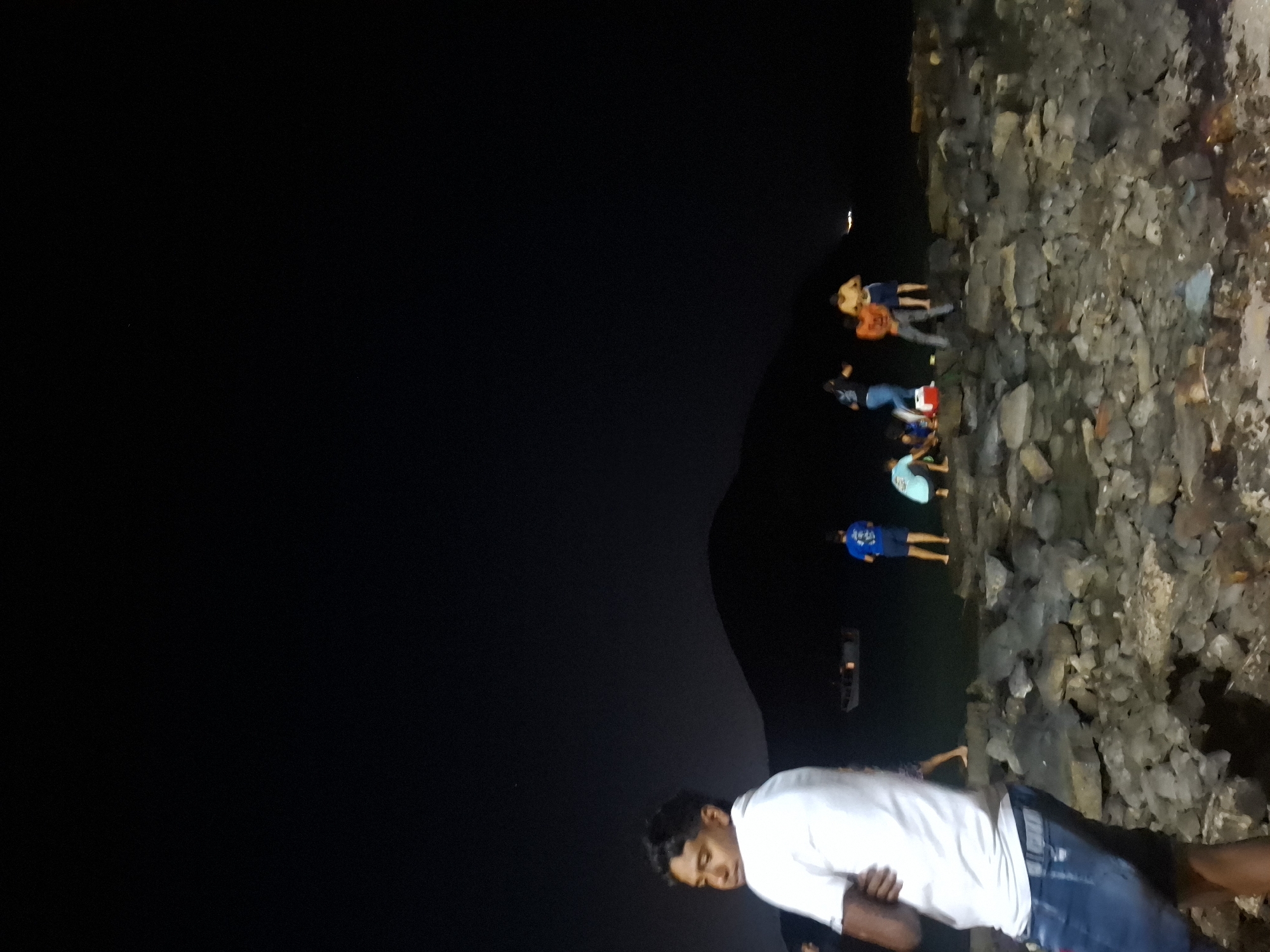 Nighttime gathering at Pedro González shoreline draws multiple residents
