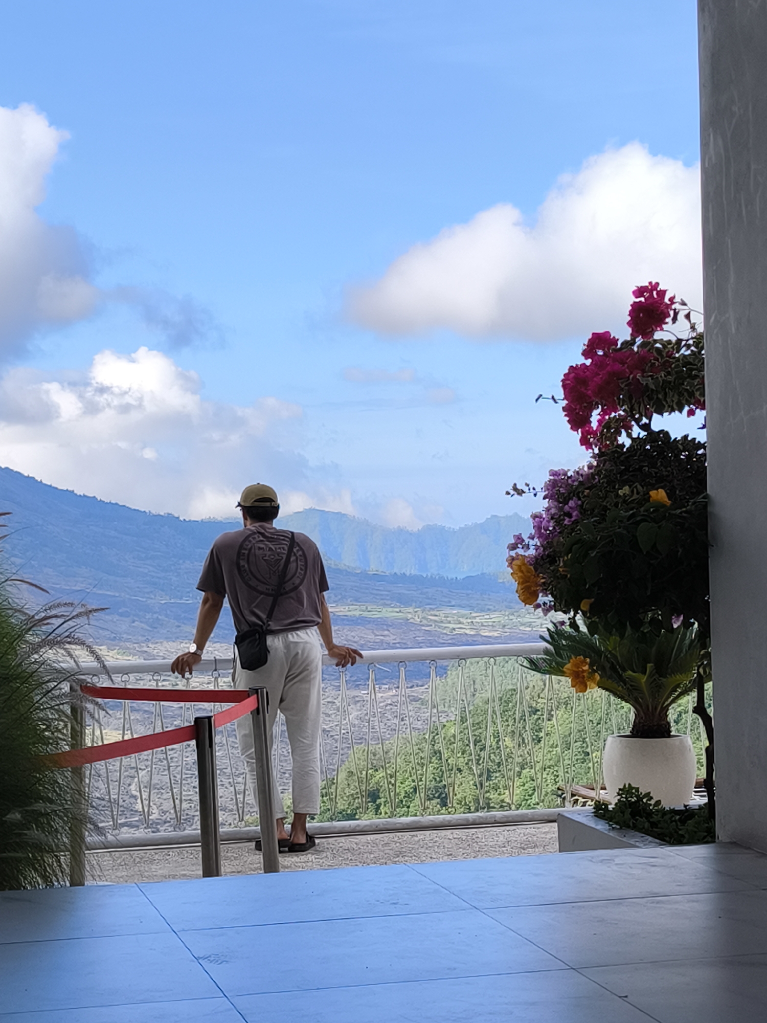 Morning dining and sightseeing activity captured in Kintamani, Indonesia