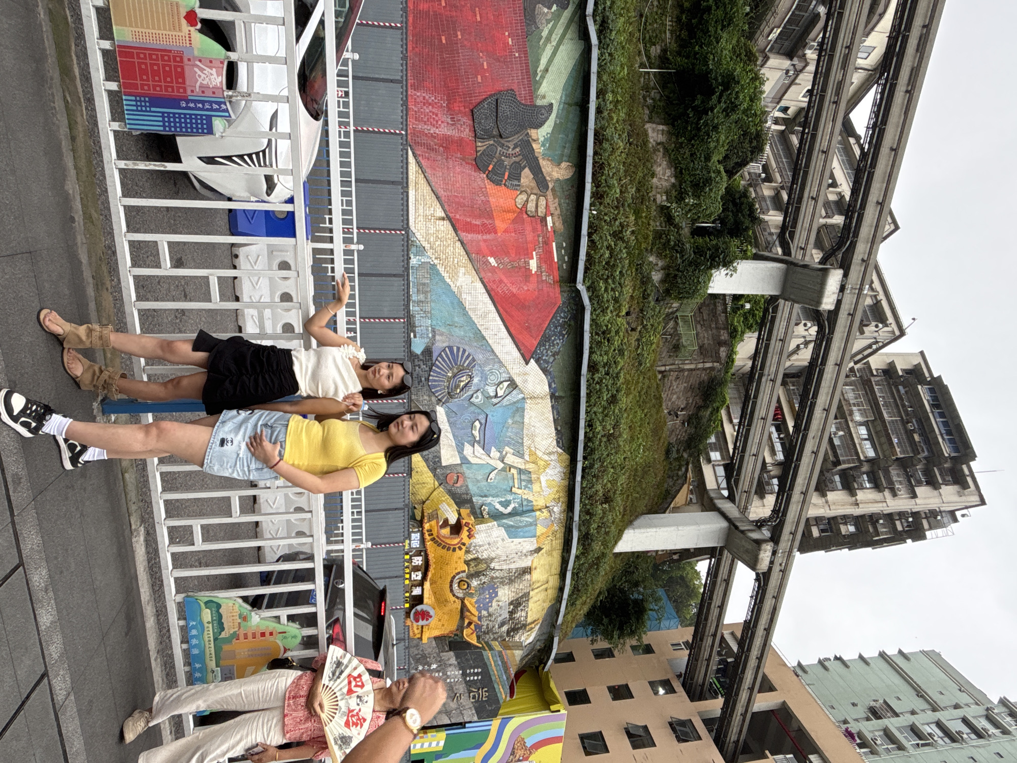 Tourists flock to photograph Chongqing's building-piercing monorail station