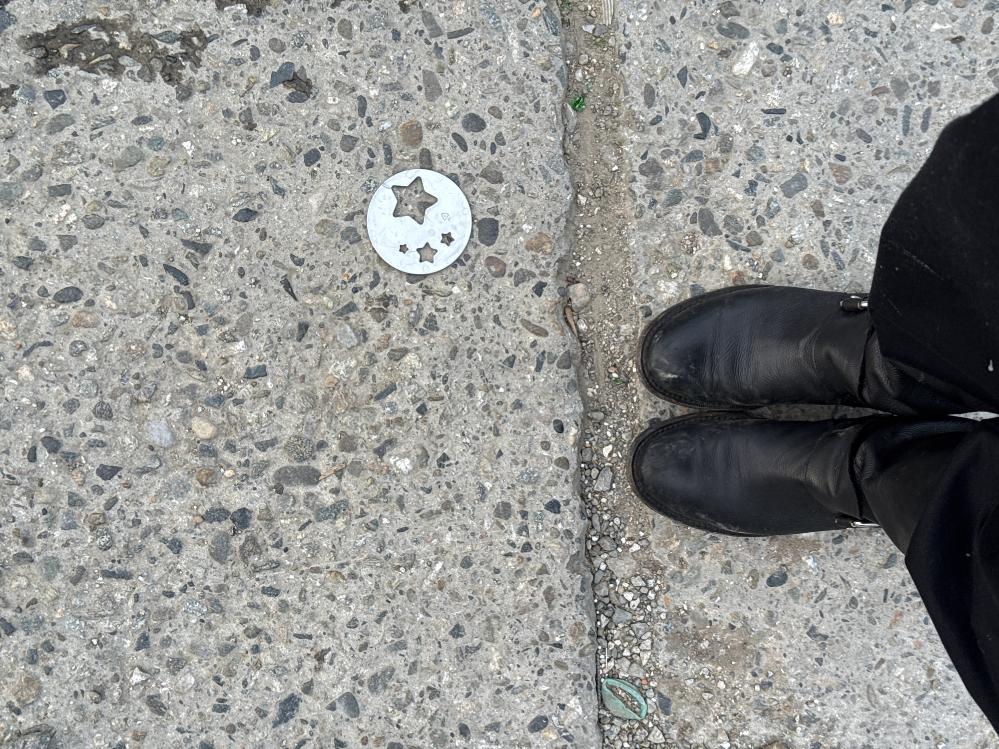 Unknown witness documents everyday Sochi street scenes over five minutes