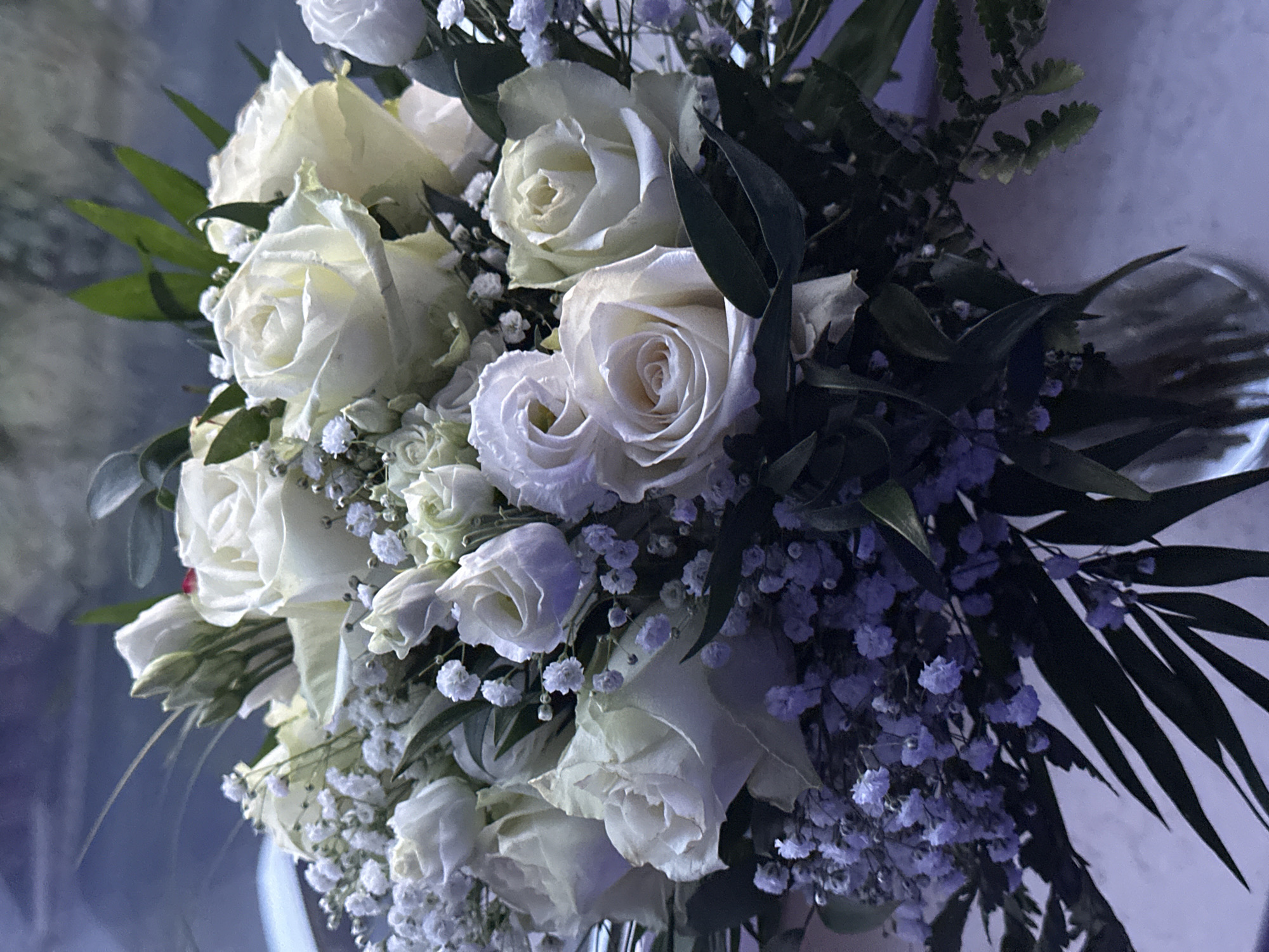 White rose bouquet spotted in Melle, Germany