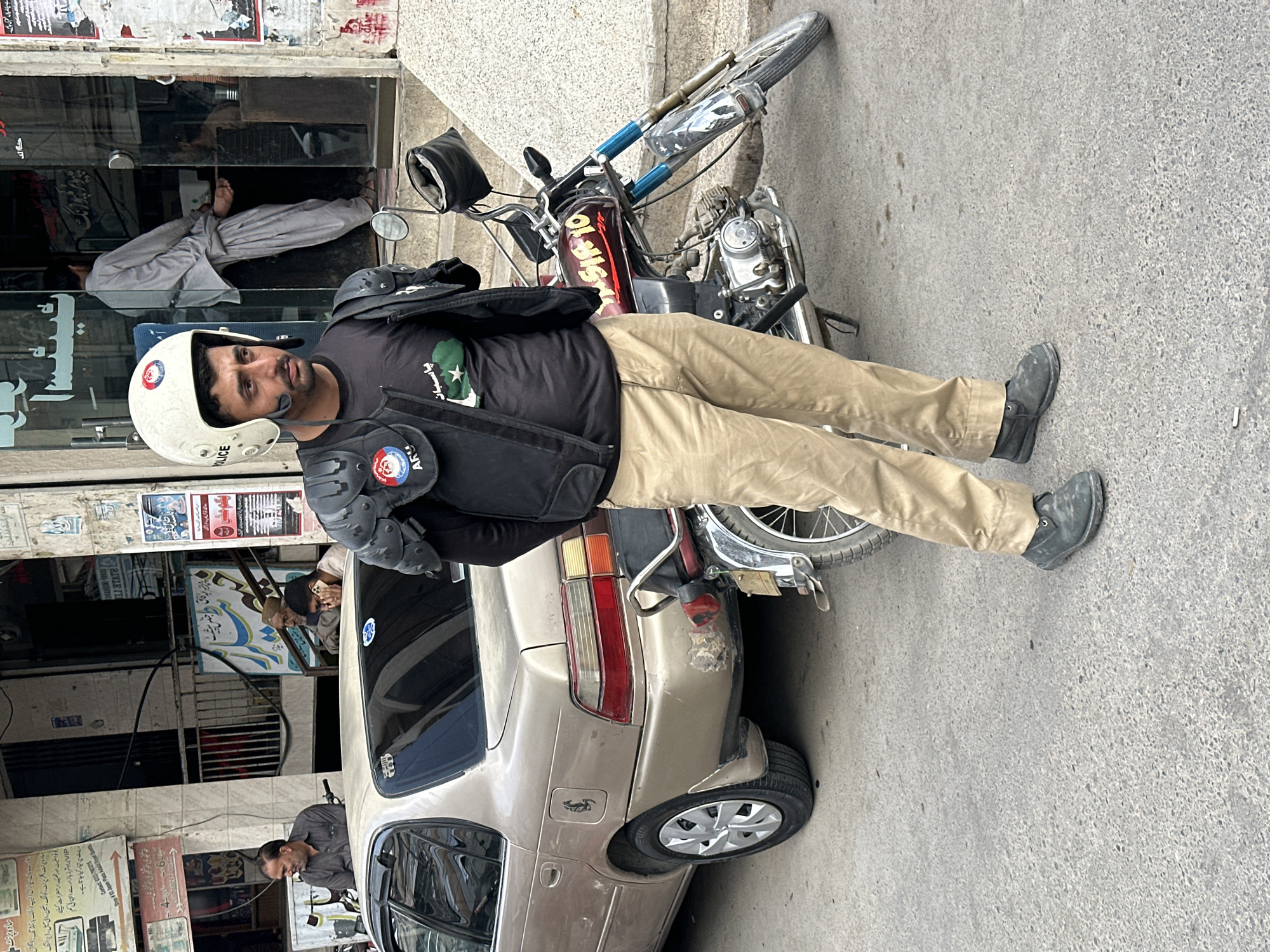 Police officer on duty observed on Quetta street