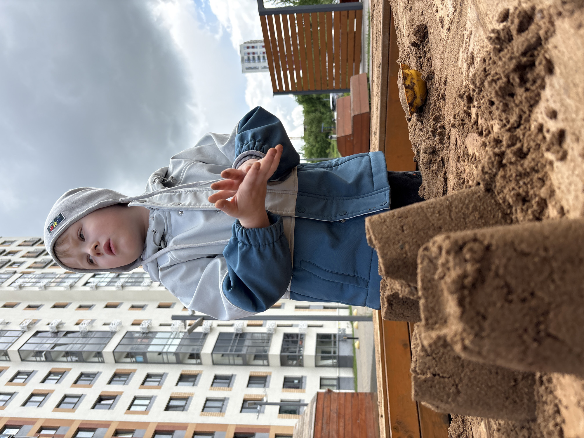 Morning moments captured in Izhevsk: child playing, woman selfie