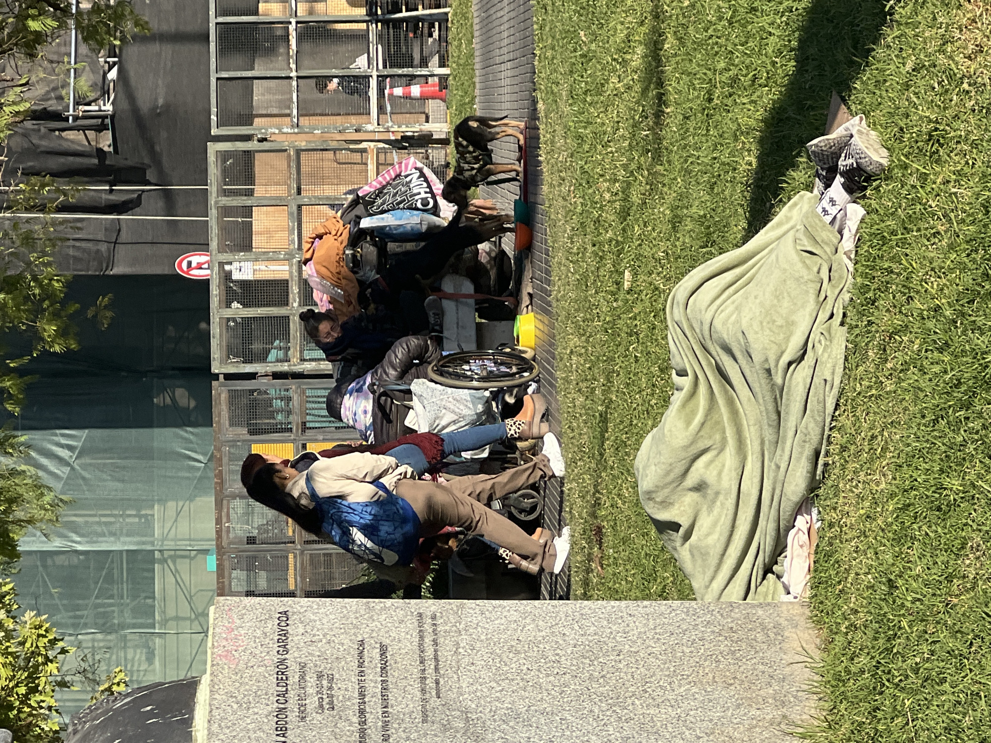 Buenos Aires street life documented in 30 everyday moments