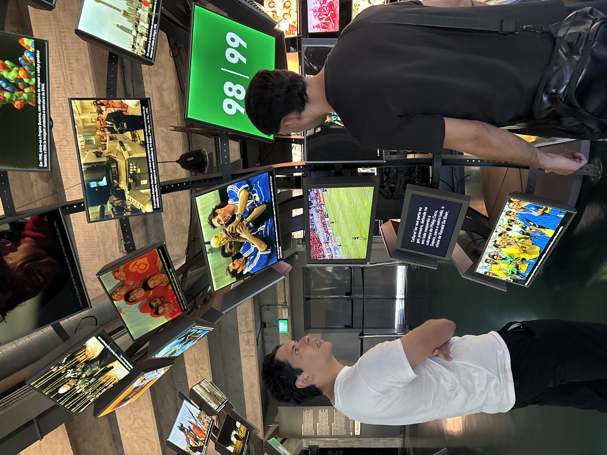 Soccer exhibition draws crowds to São Paulo venue