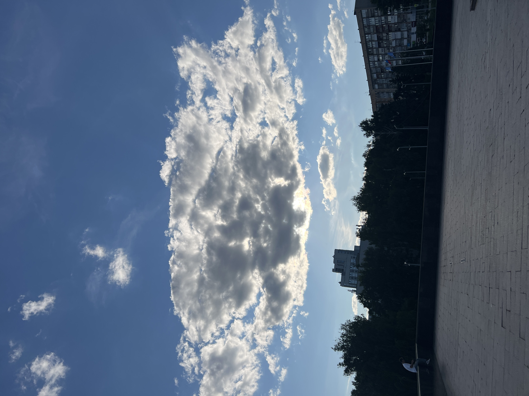 Hilltop Volga views and plaza downtime in Ulyanovsk