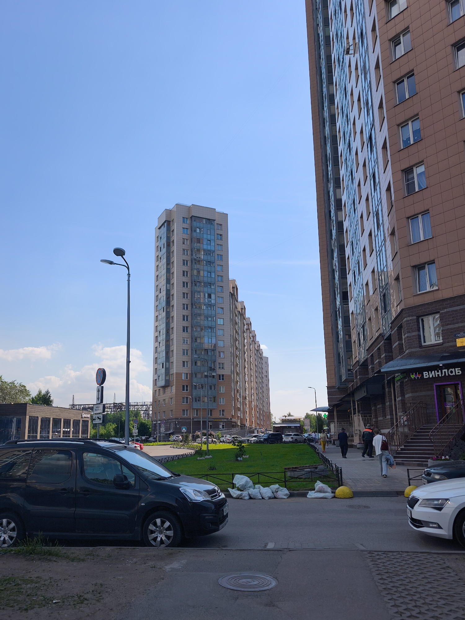 Casual moments documented across Saint Petersburg neighborhoods Monday afternoon