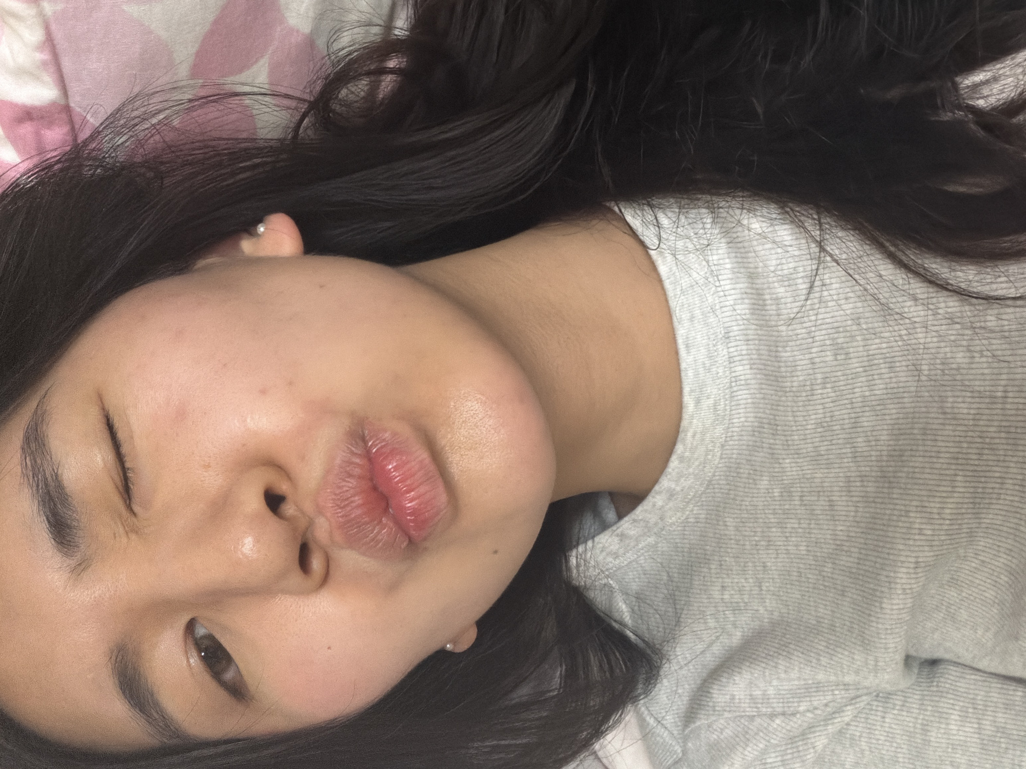 Woman recorded lying in bed in Kawasaki, Japan