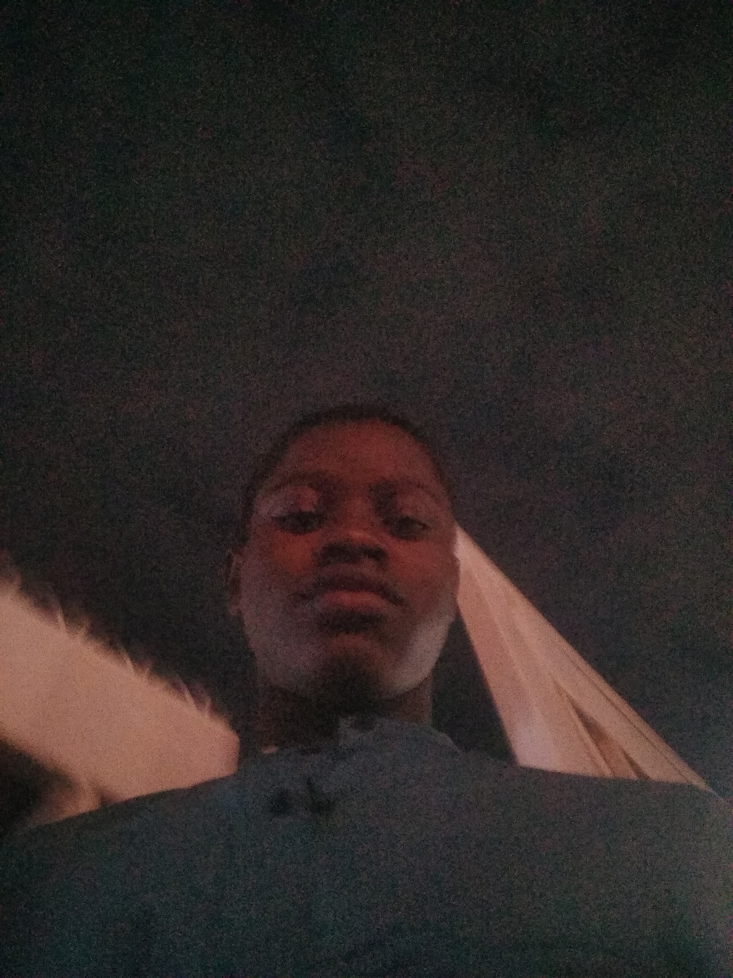 Person documents casual evening moments in Shangisha home