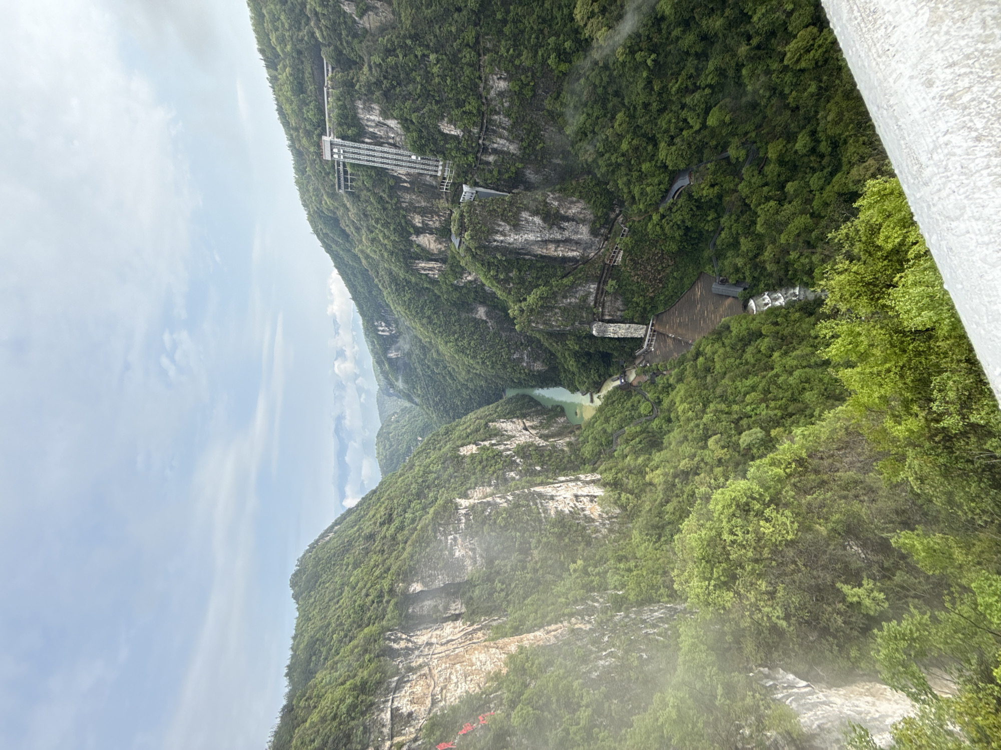 Tourist captures Zhangjiajie's mountains and glass bridge at dawn