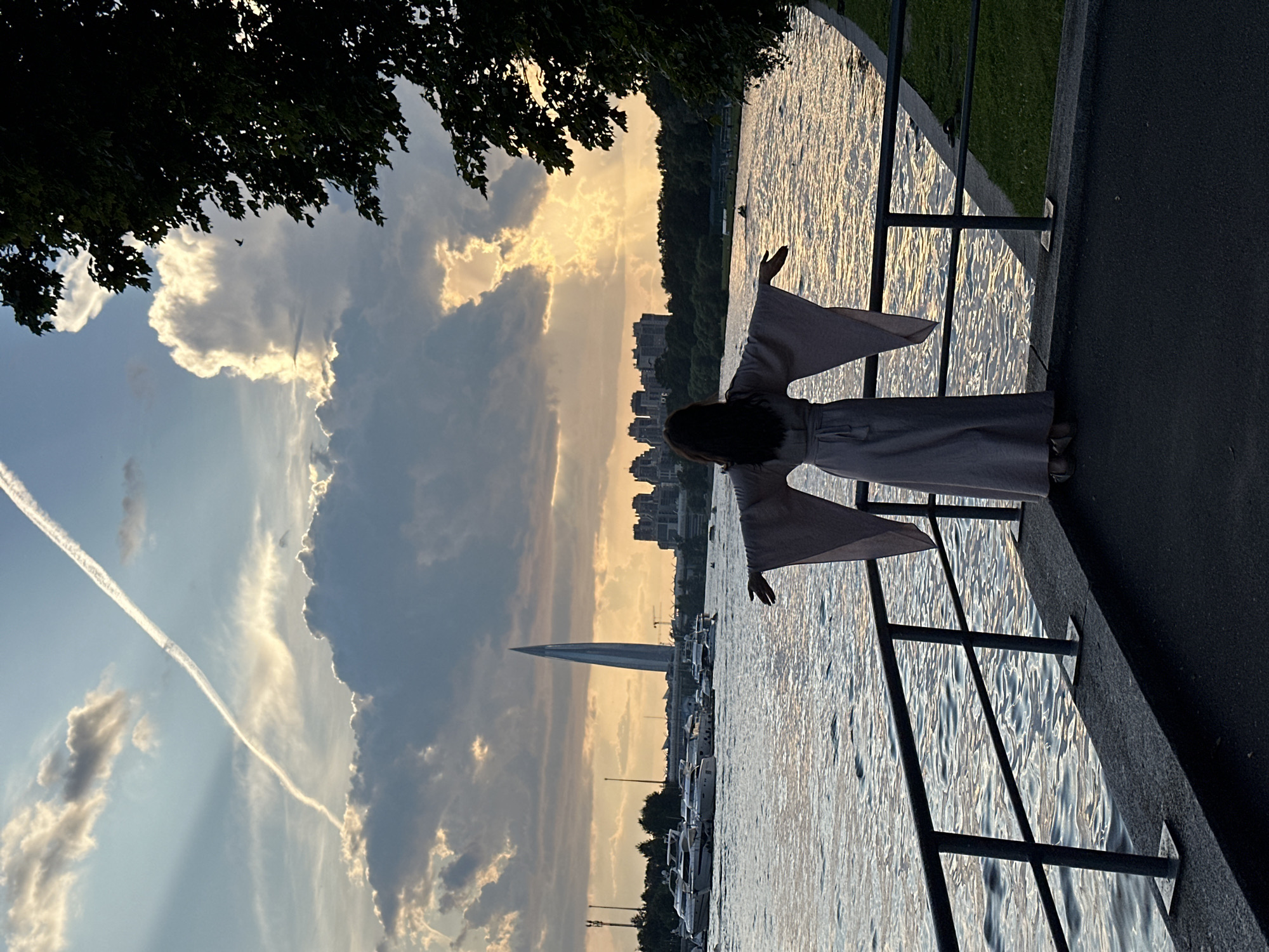 Golden hour on the Neva: promenade portraits and river activity