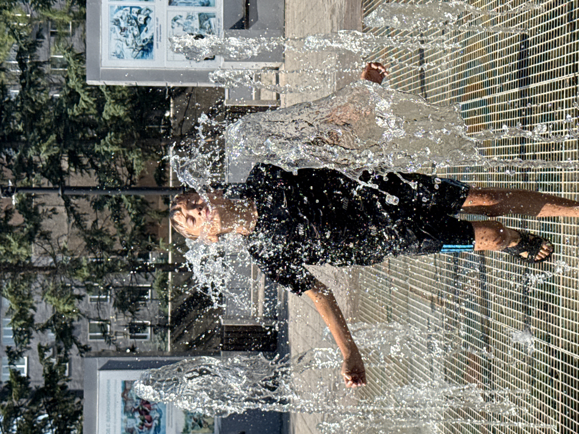 Fountain play and live cello music in Minusinsk's city center