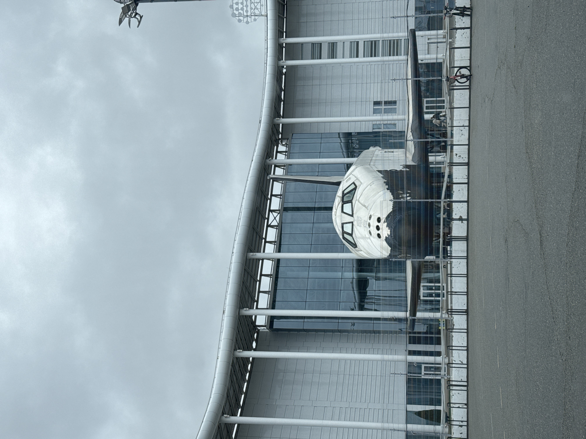 Morning snapshots capture Sirius, Russia civic buildings and vehicle