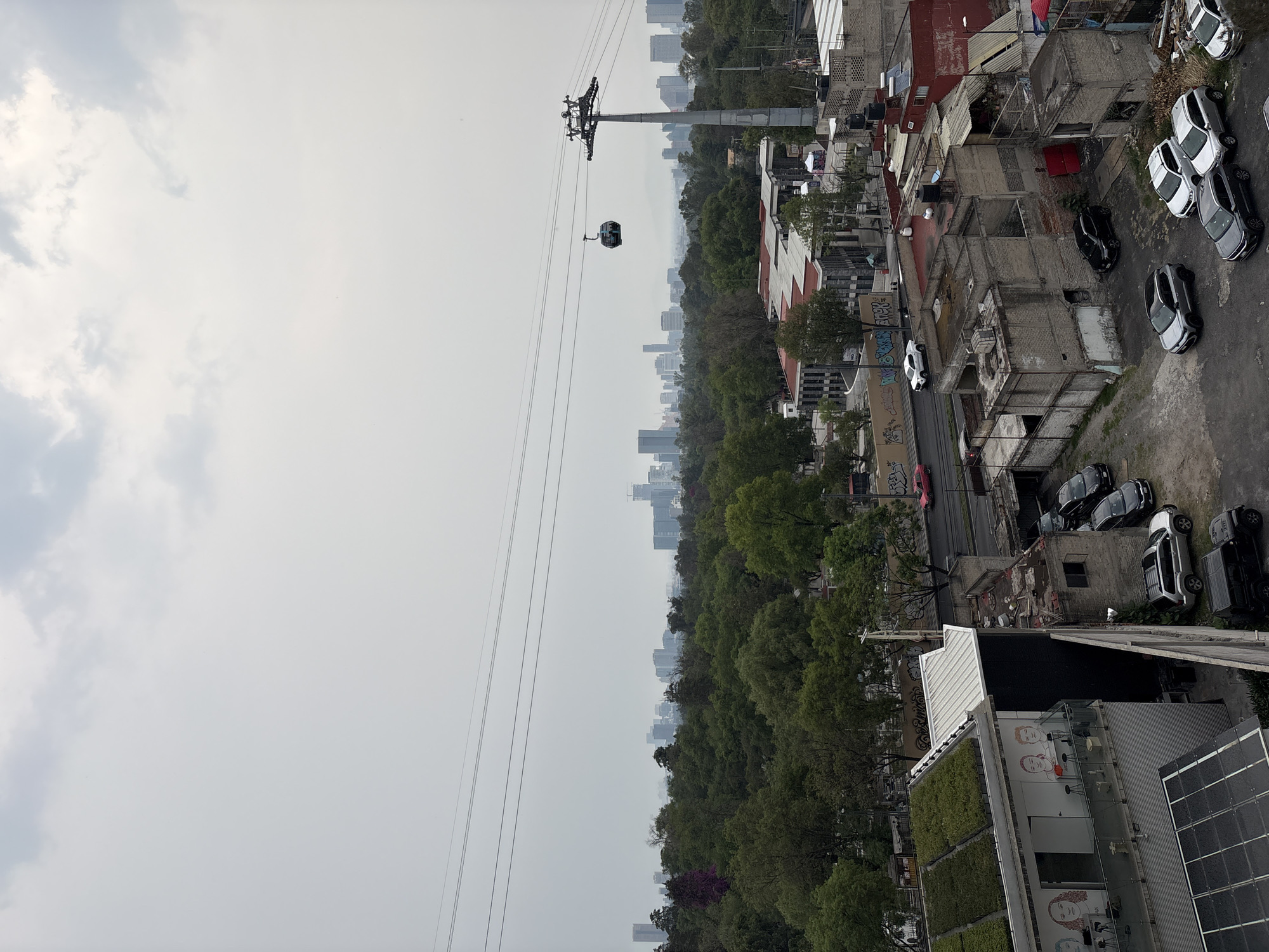 Ordinary moments documented across Mexico City during overcast evening
