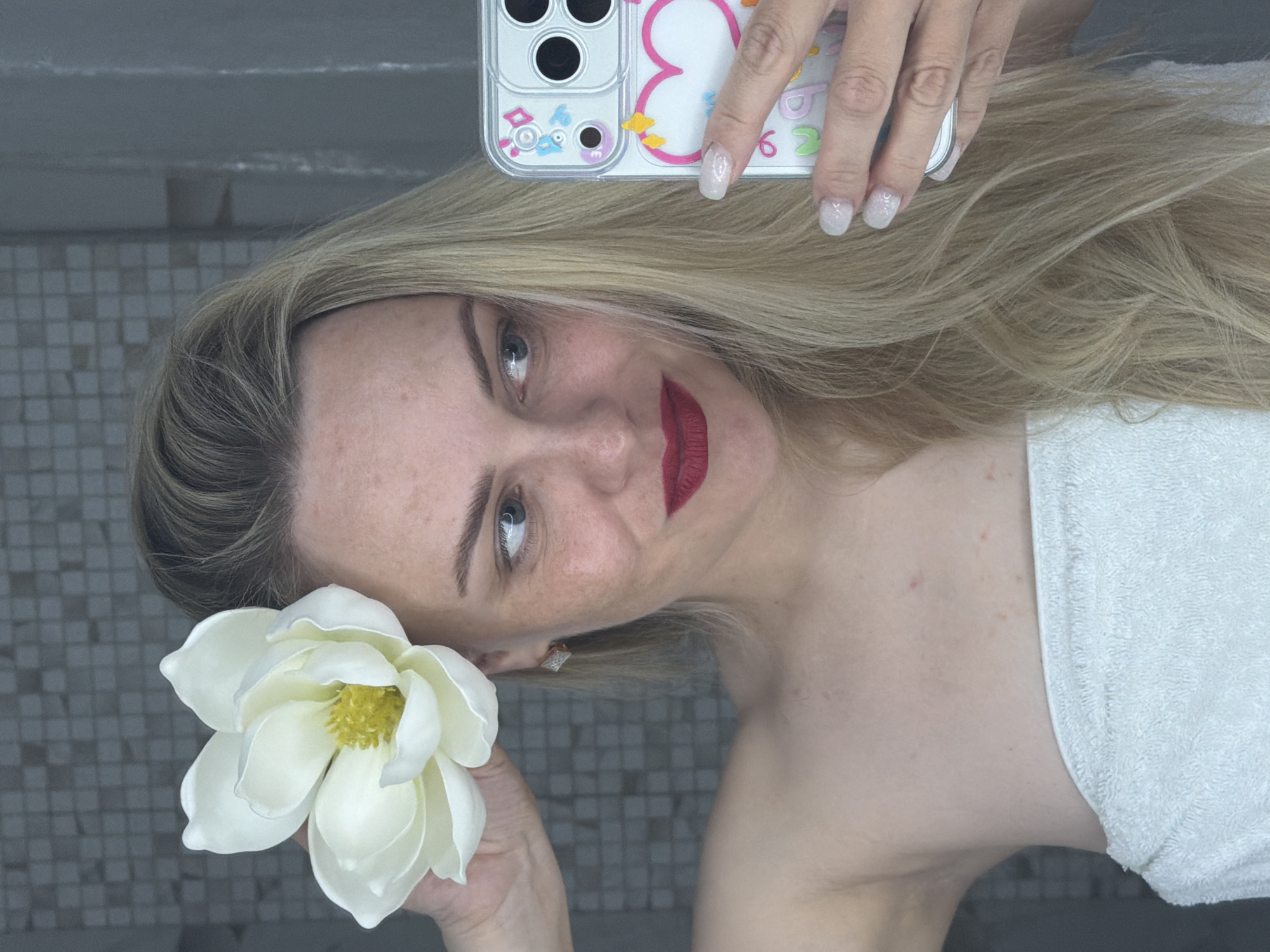Woman Takes Extended Bathroom Selfie Session in Votkinsk