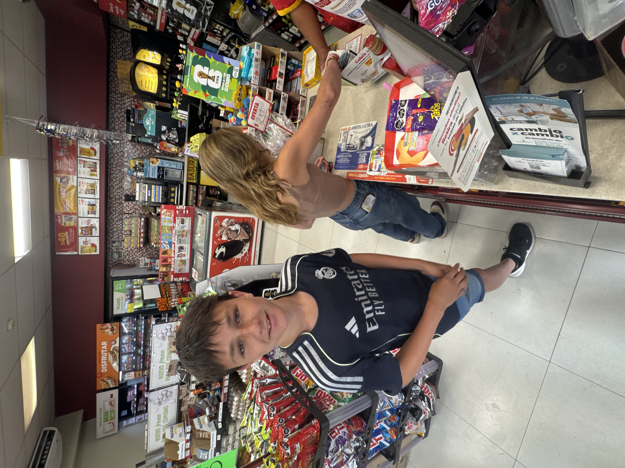 Evening convenience store visits captured in San Bernardino Tlaxcalancingo