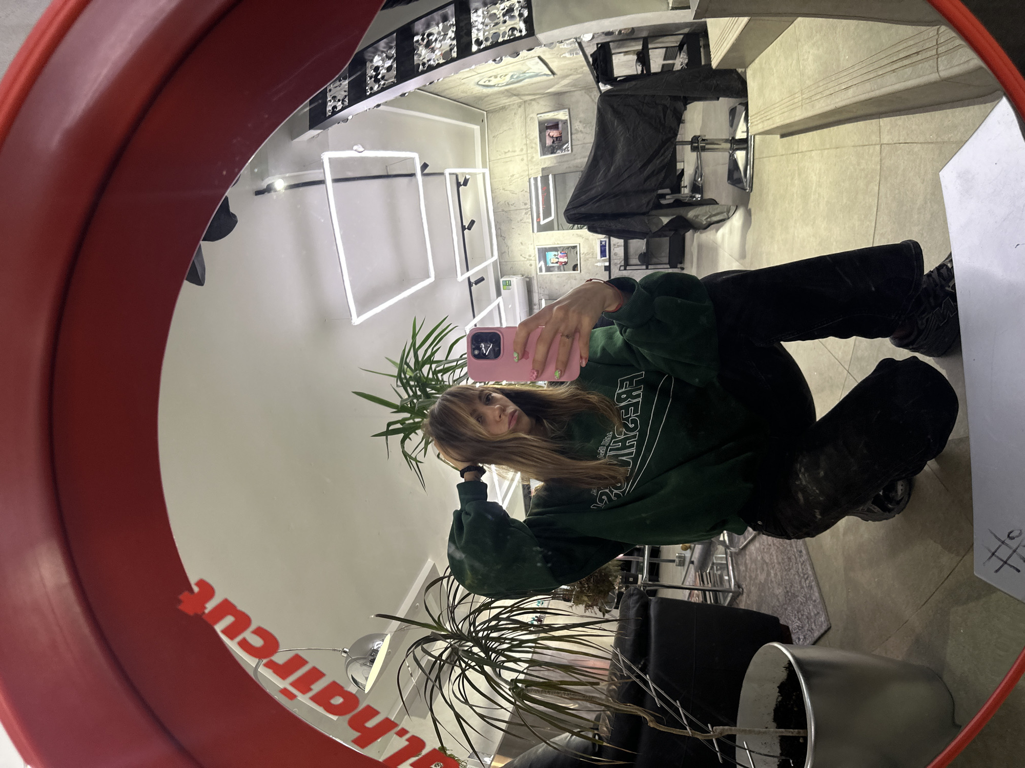 Mirror selfies and a rainy morning stroll in Moscow