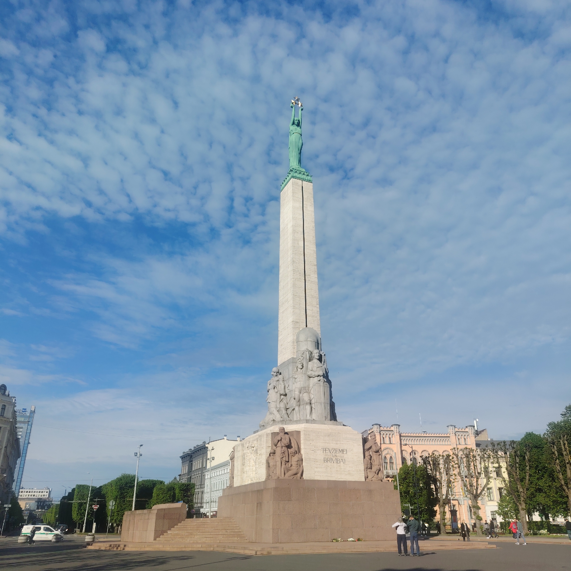 Spring blooms frame Riga's Freedom Monument in afternoon documentation