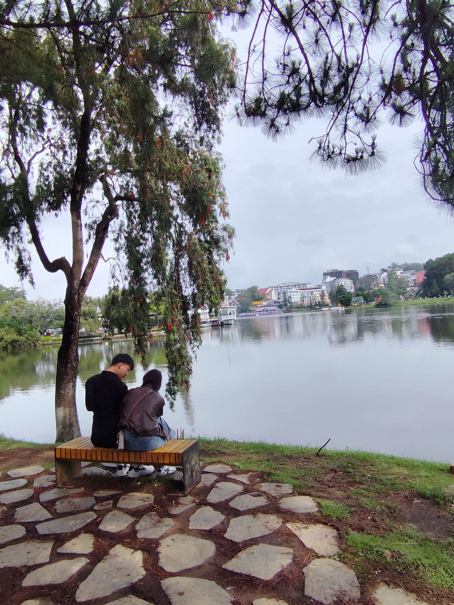 Quiet lakeside park visit captured in Da Lat, Vietnam
