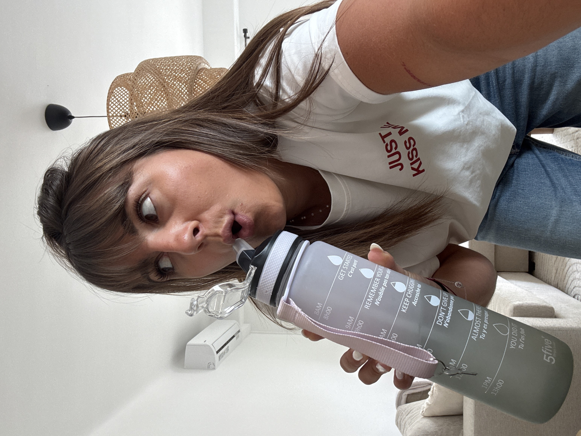 Woman documents daily routine in Cannes apartment