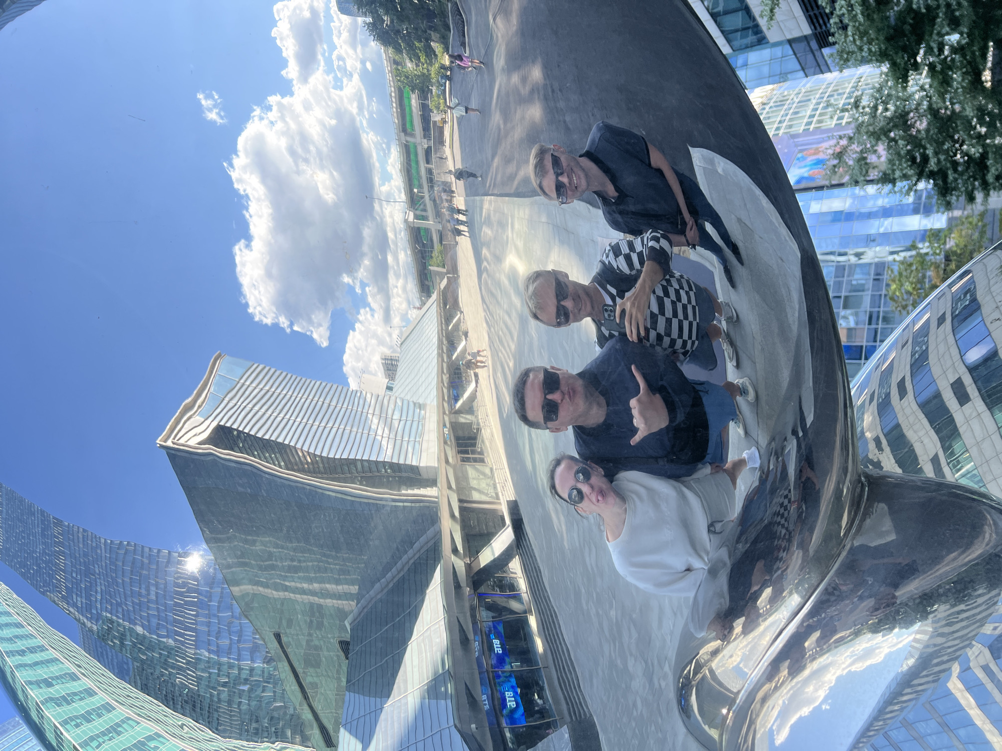 Selfie in front of a reflective sculpture in Moscow