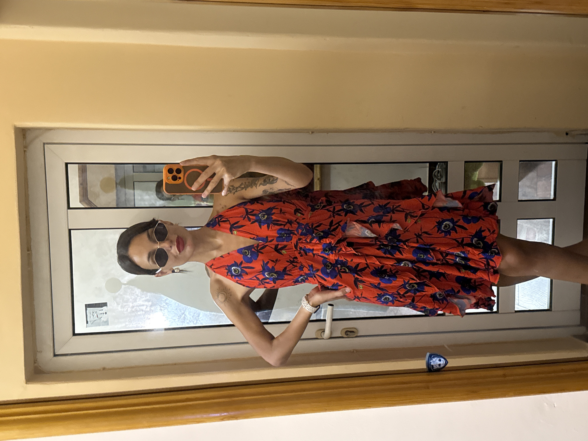 Summer morning in Pleven, red dress, selfies and street scenes.