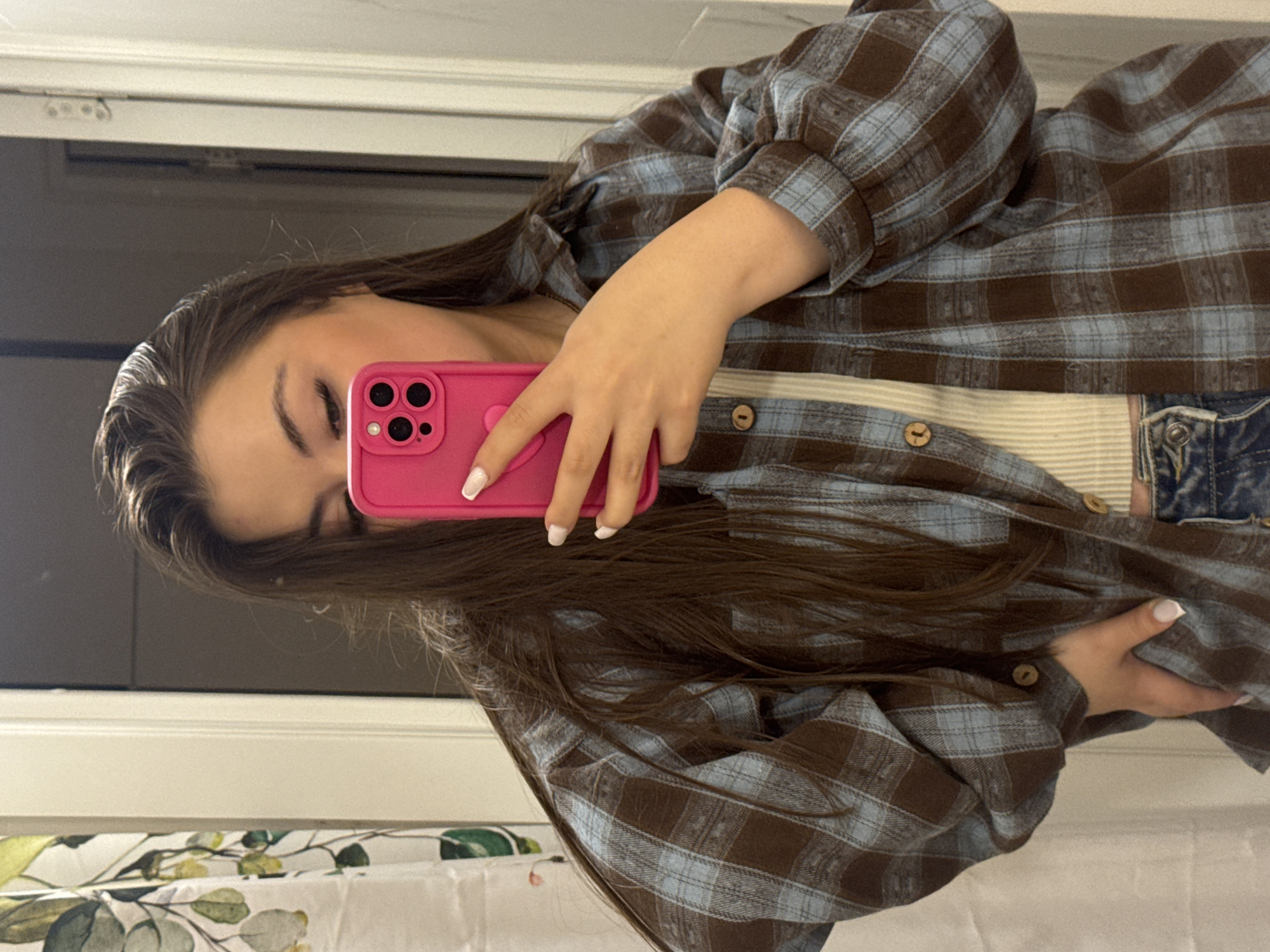 Women document daily bathroom routines with selfies across Russia