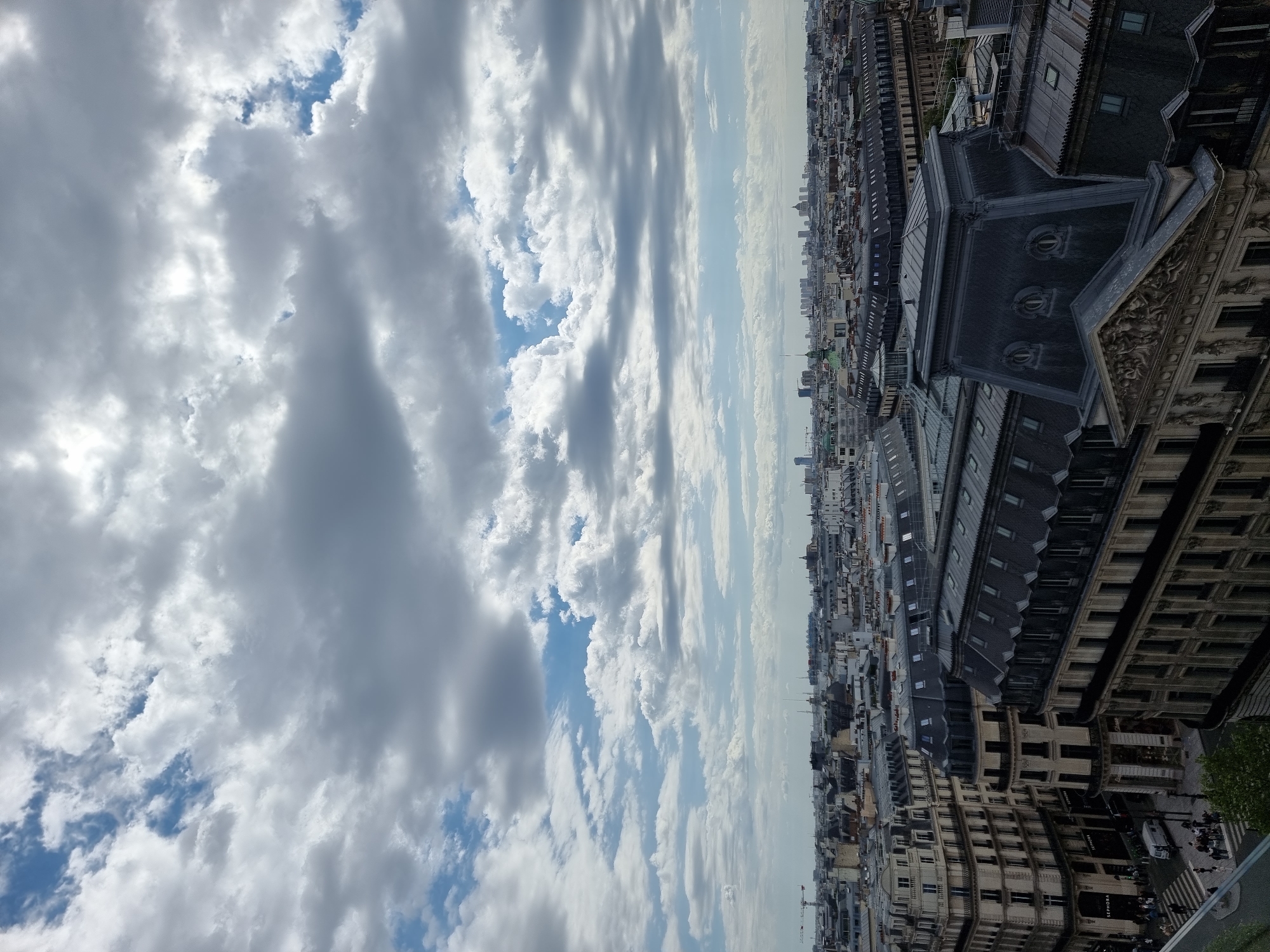 Ordinary Paris moments captured across city neighborhoods Saturday morning