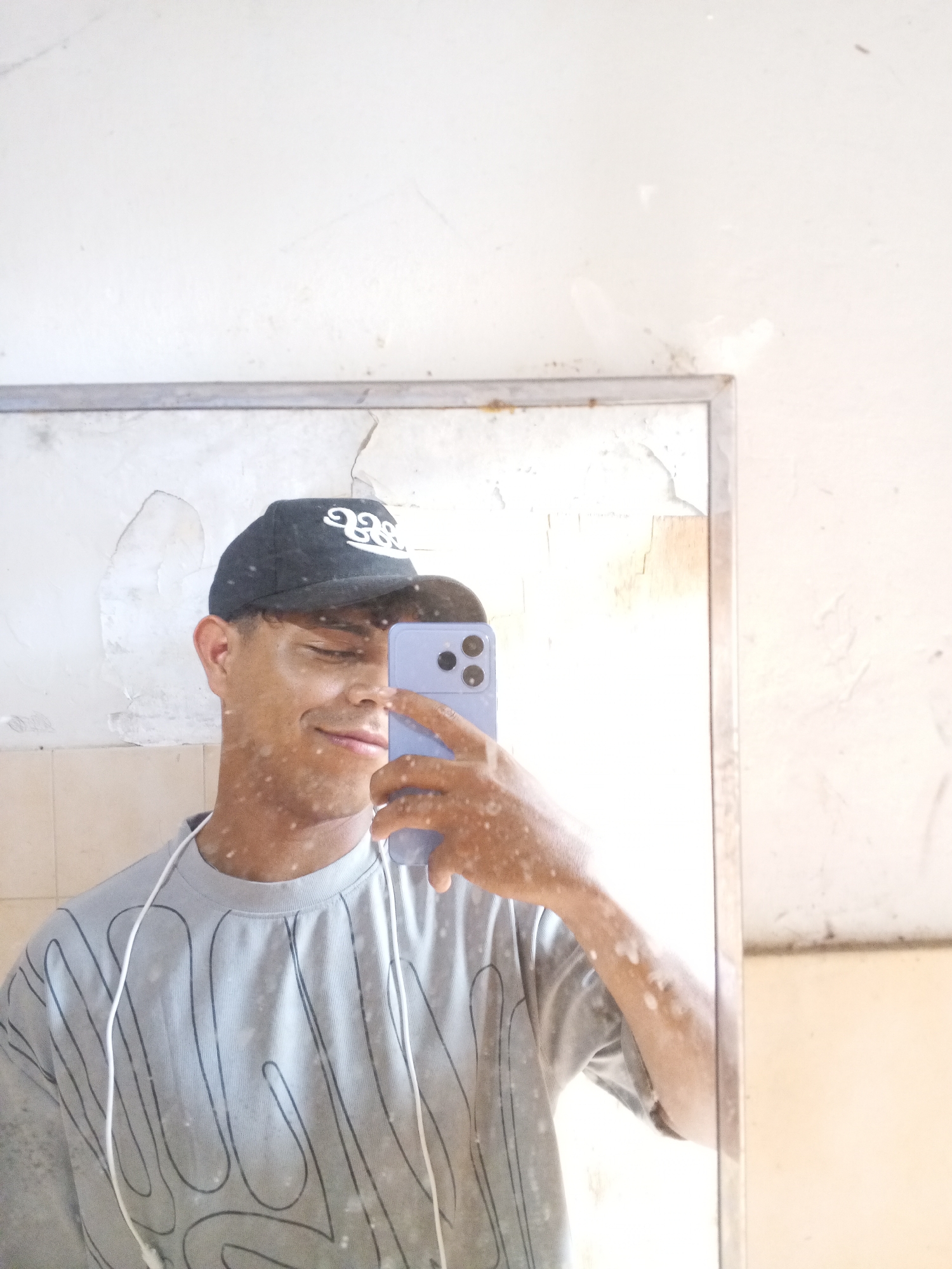 Young man spotted twice in Porlamar wearing distinctive black cap