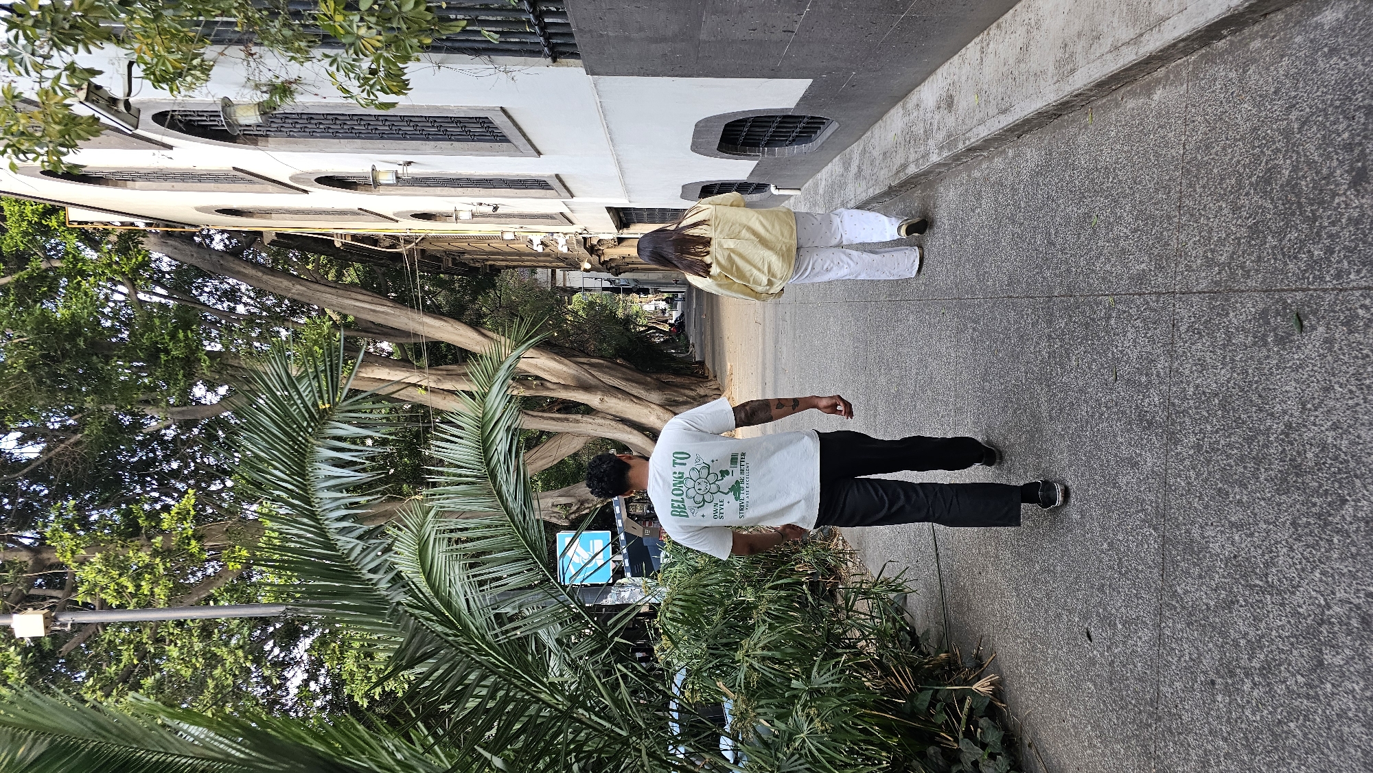 Evening street scenes and social moments in Mexico City