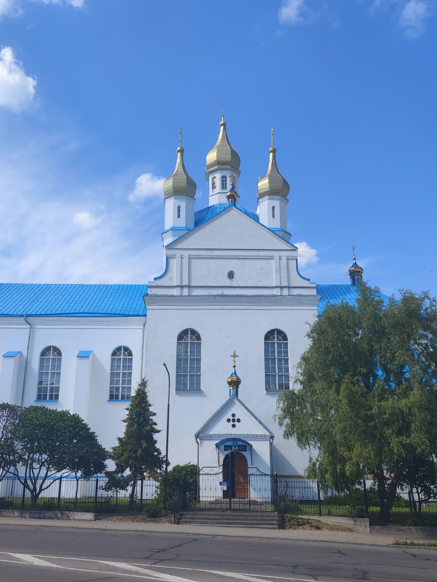 Churches, icons, and streets of Slonim, Belarus