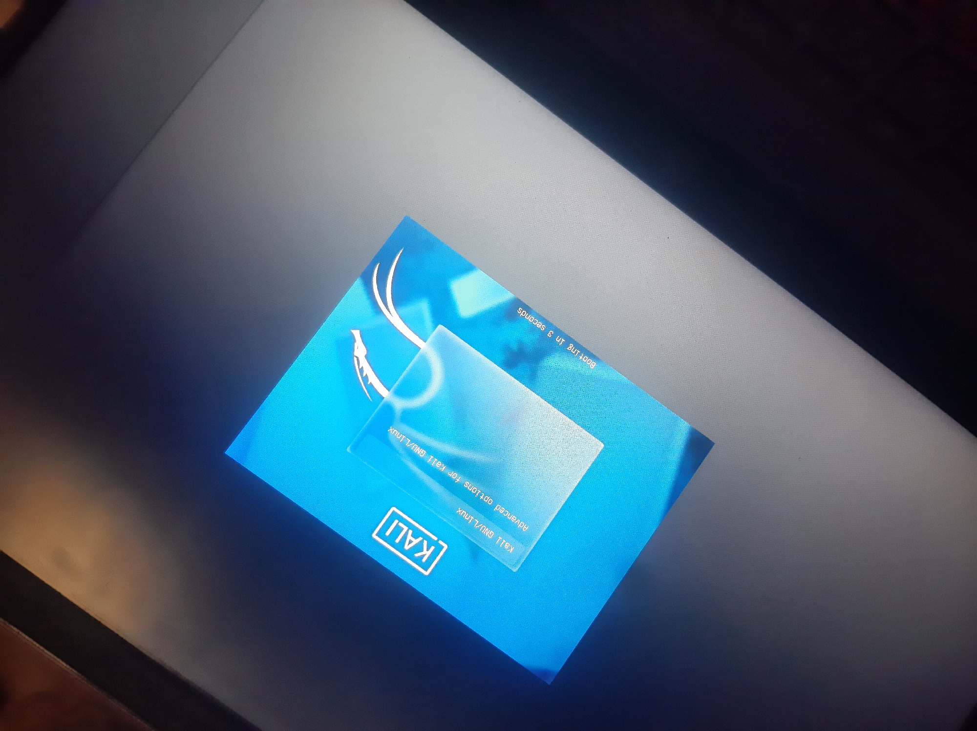 HP laptop running Kali Linux, caught between boot and desktop