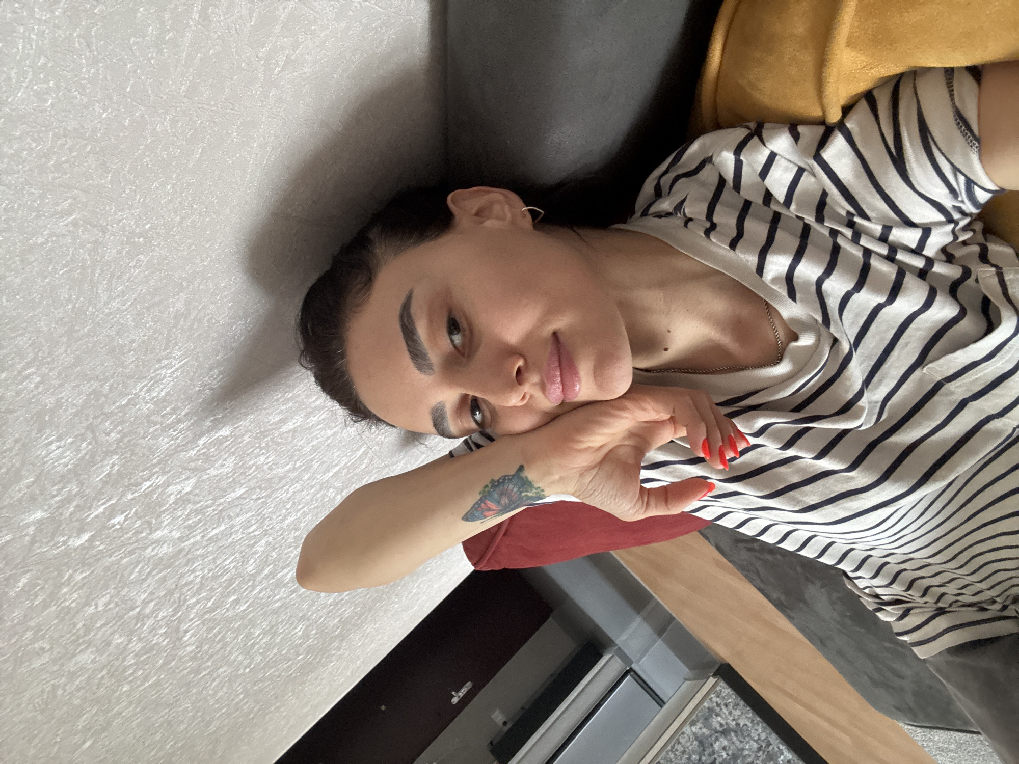 Morning domestic life documented across two hours in Tbilisi