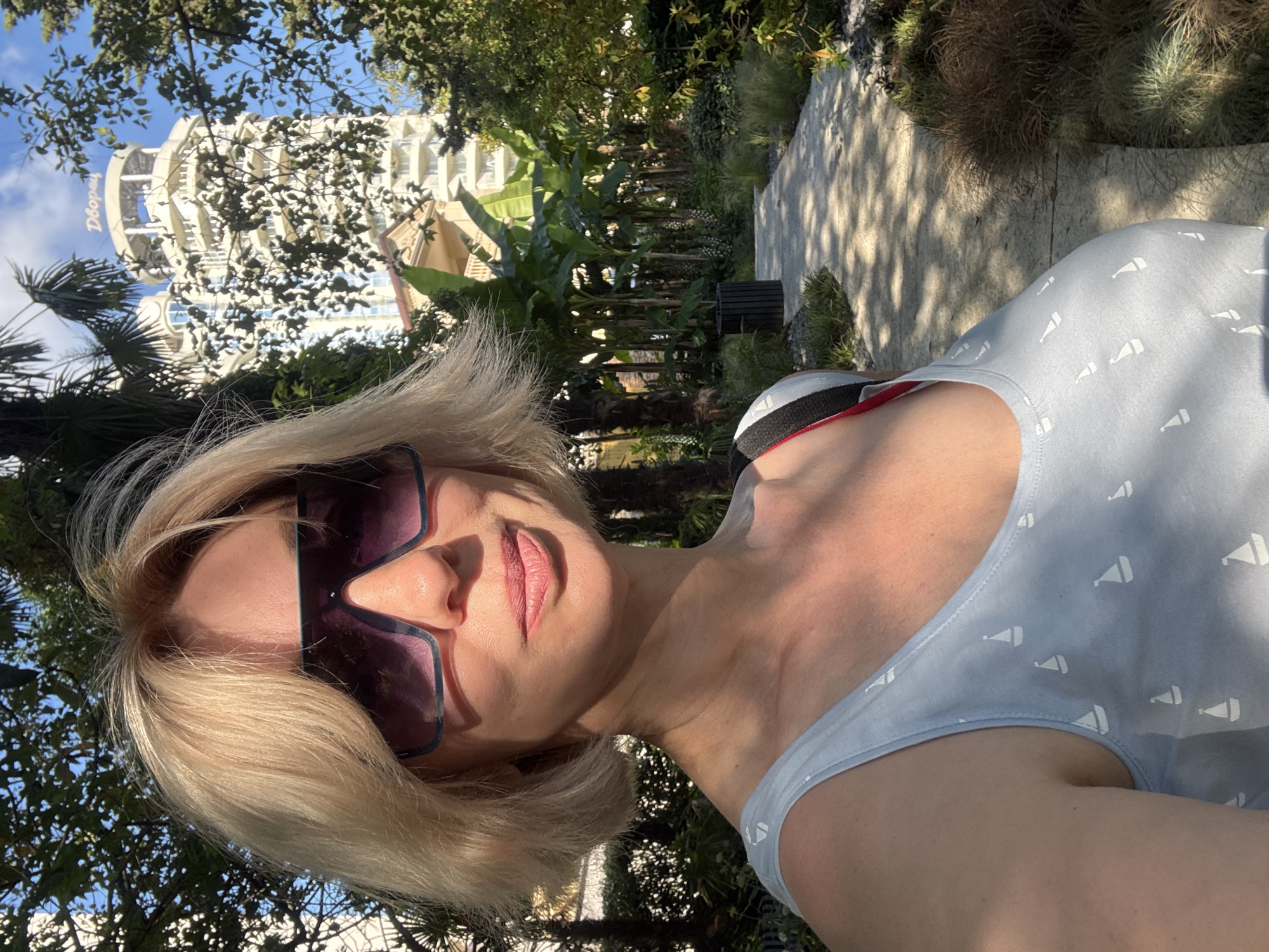 Sunny afternoon stroll through Sochi's seafront neighborhoods