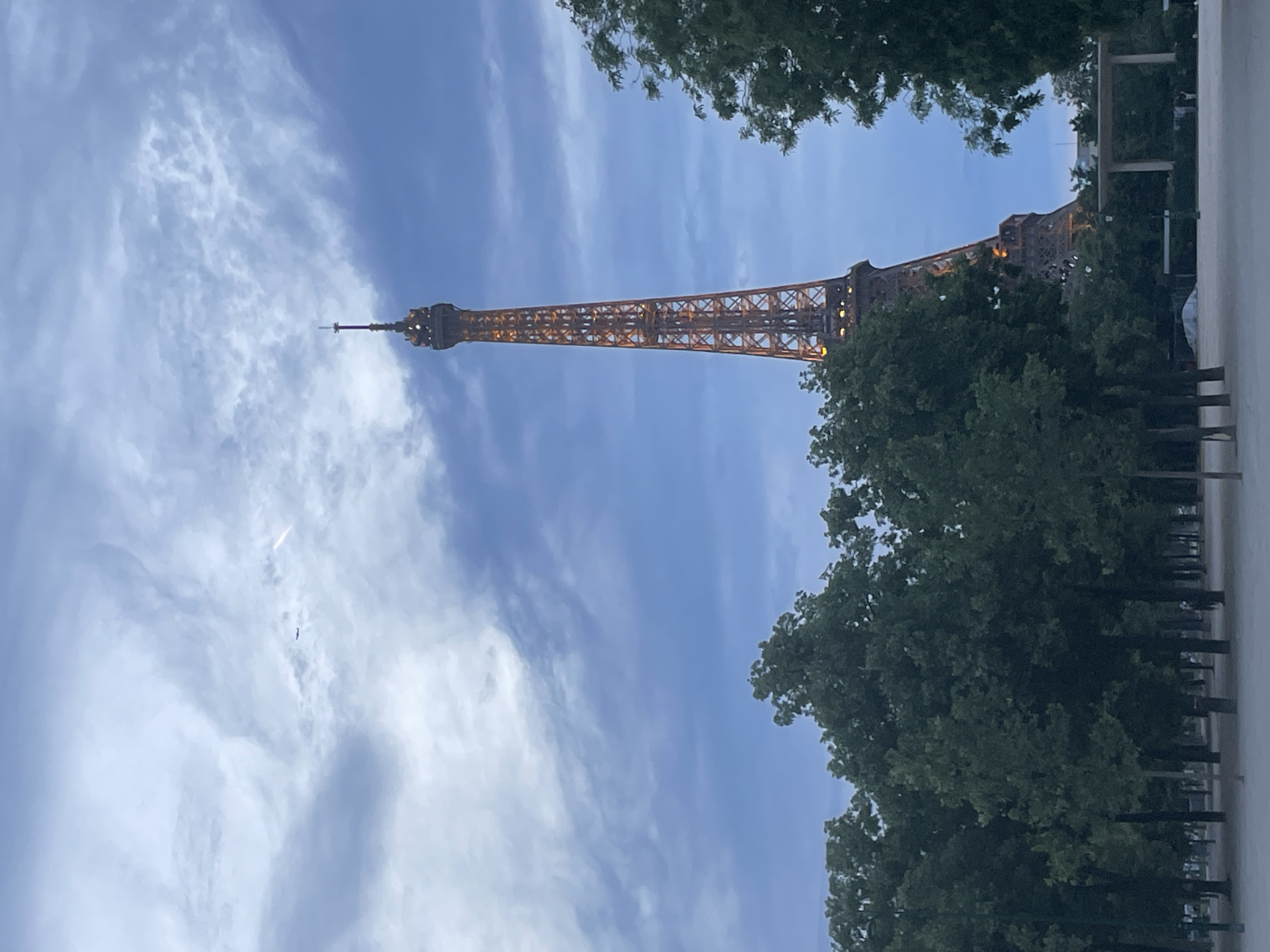 Evening stroll captures illuminated Eiffel Tower and Parisian street life