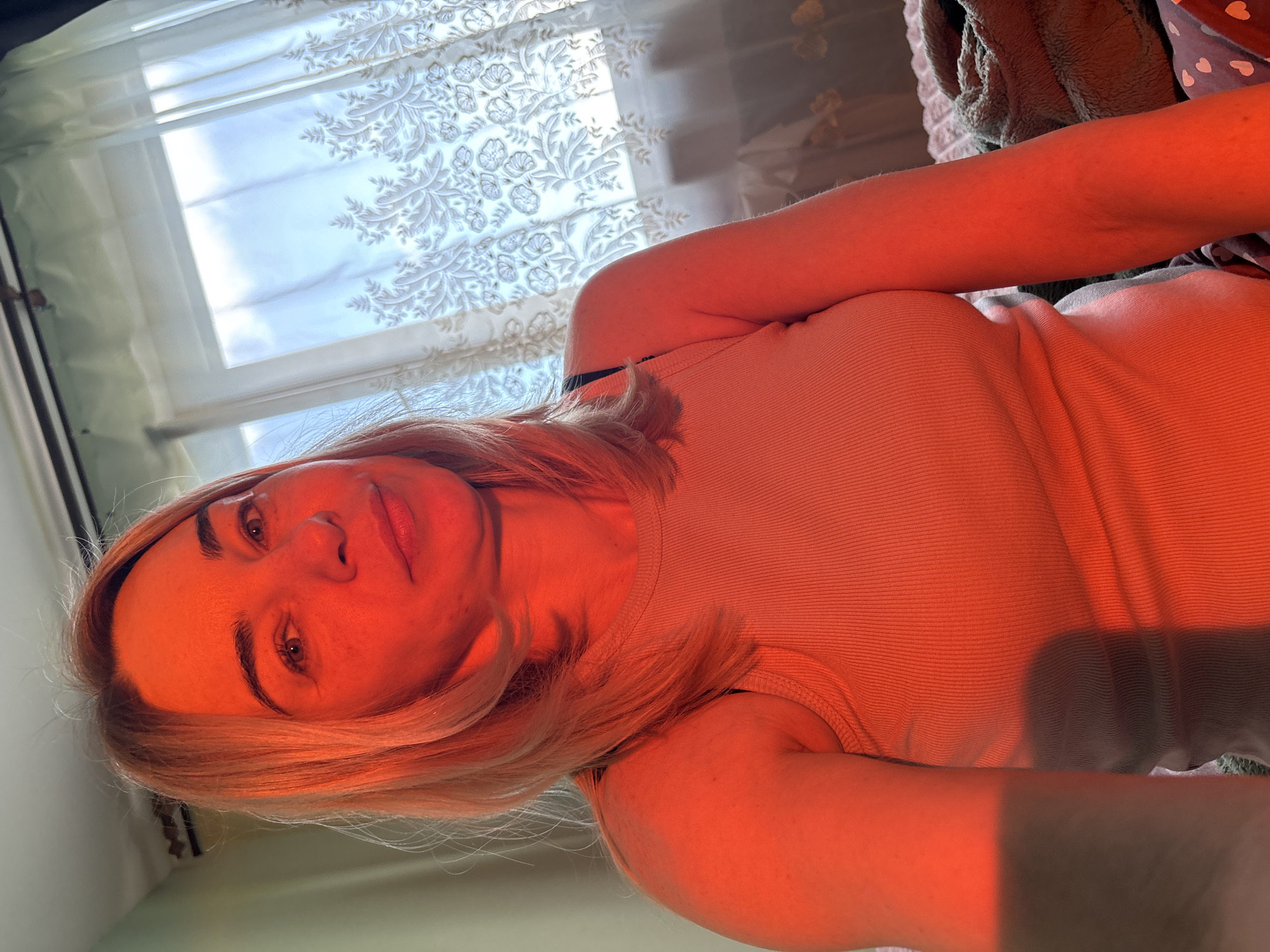 Woman documents morning routine in 20 selfies over three hours